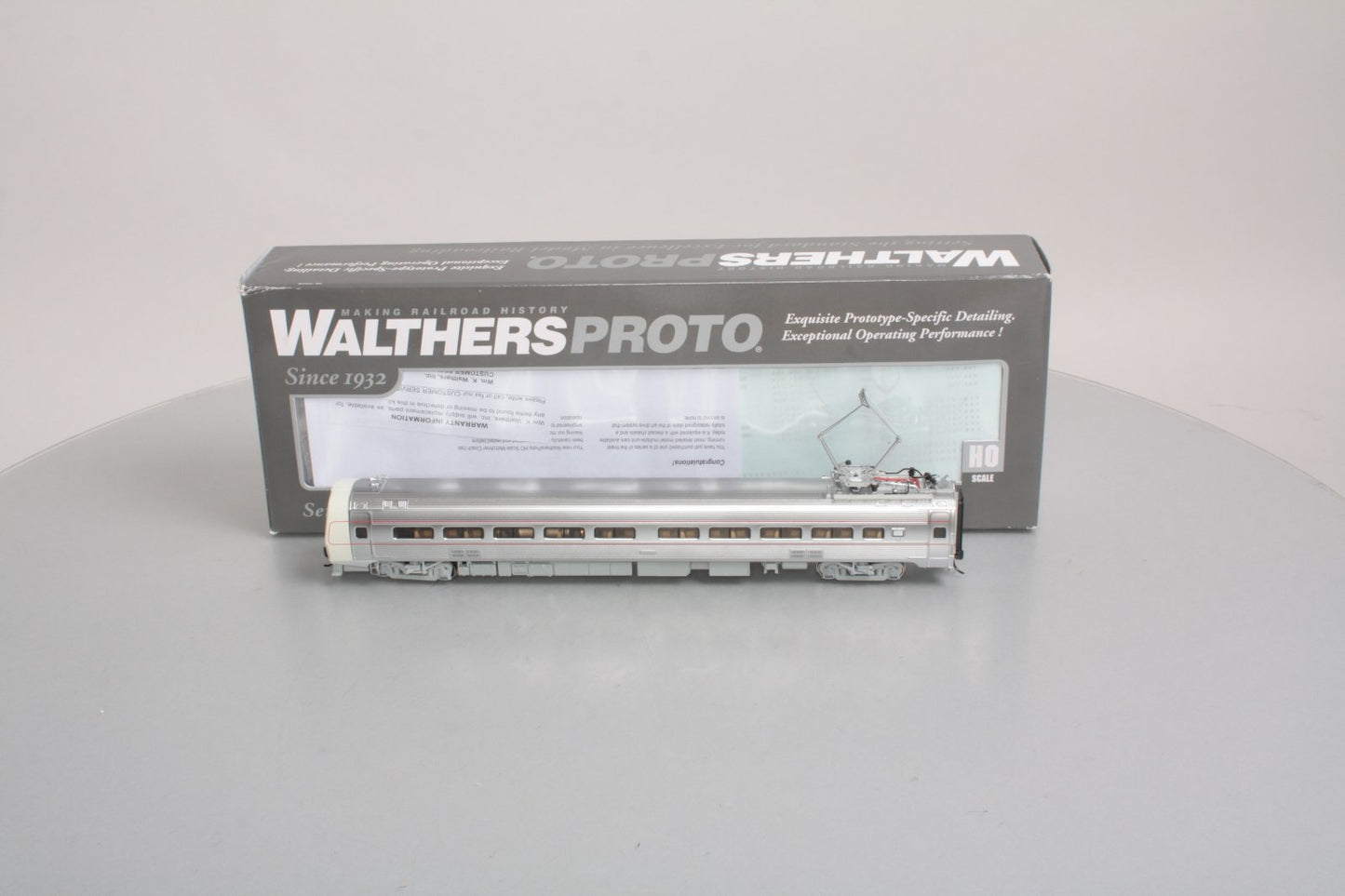 Walthers 920-13843 HO Pennsylvania Budd Metroliner Electric Multiple Unit Coach