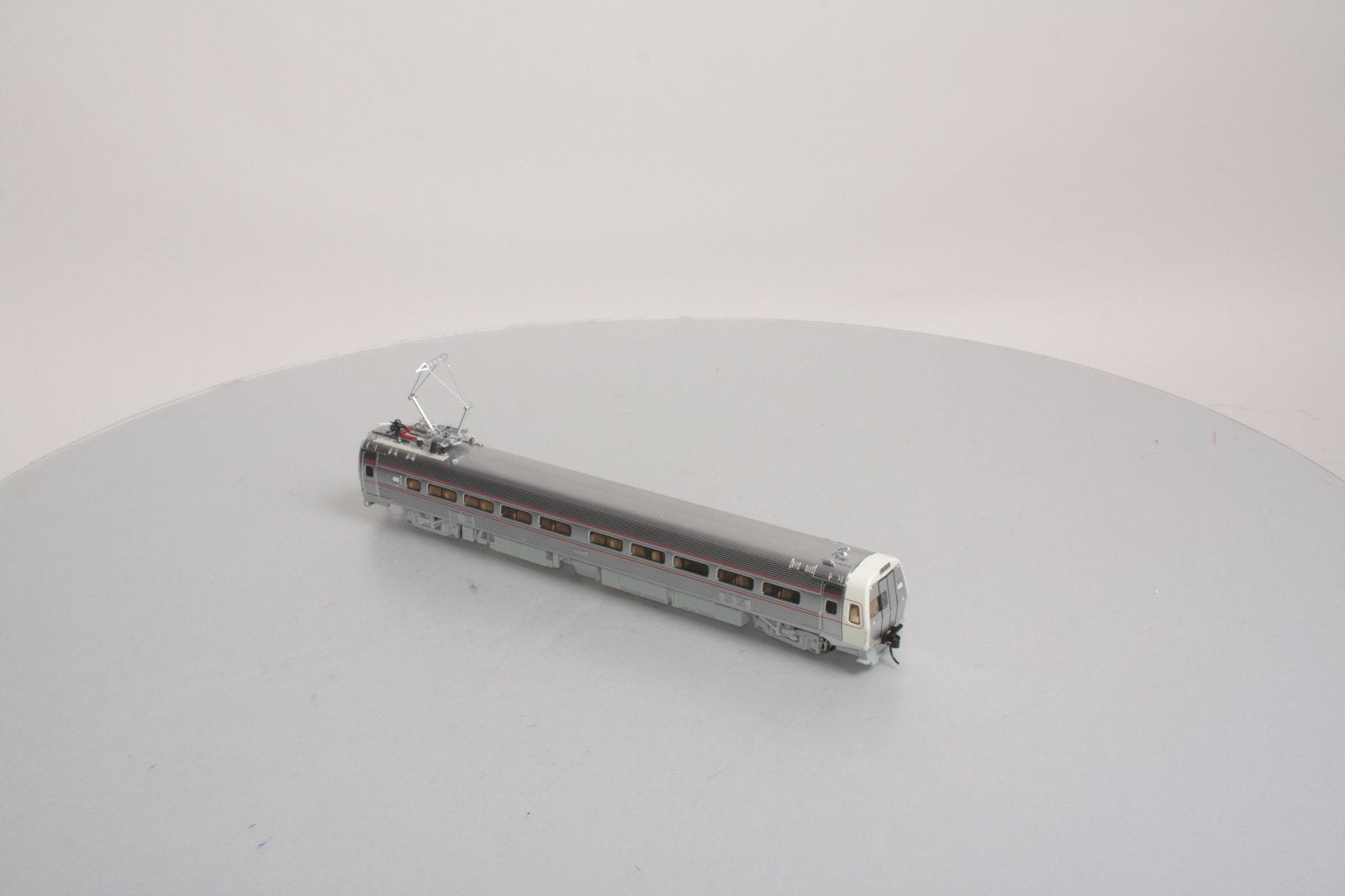 Walthers 920-13843 HO Pennsylvania Budd Metroliner Electric Multiple Unit Coach