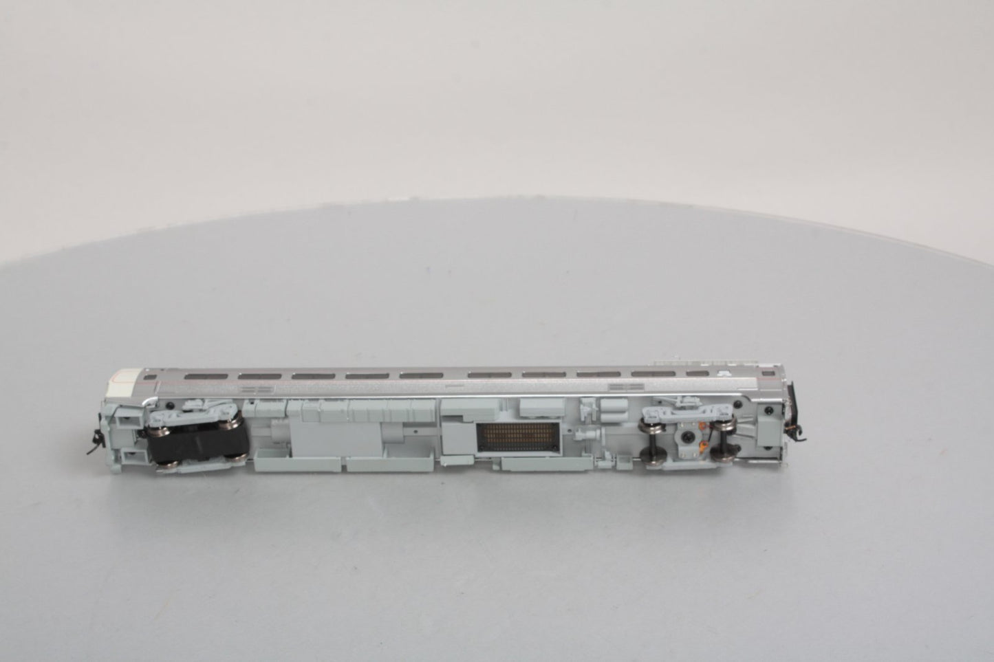 Walthers 920-13843 HO Pennsylvania Budd Metroliner Electric Multiple Unit Coach