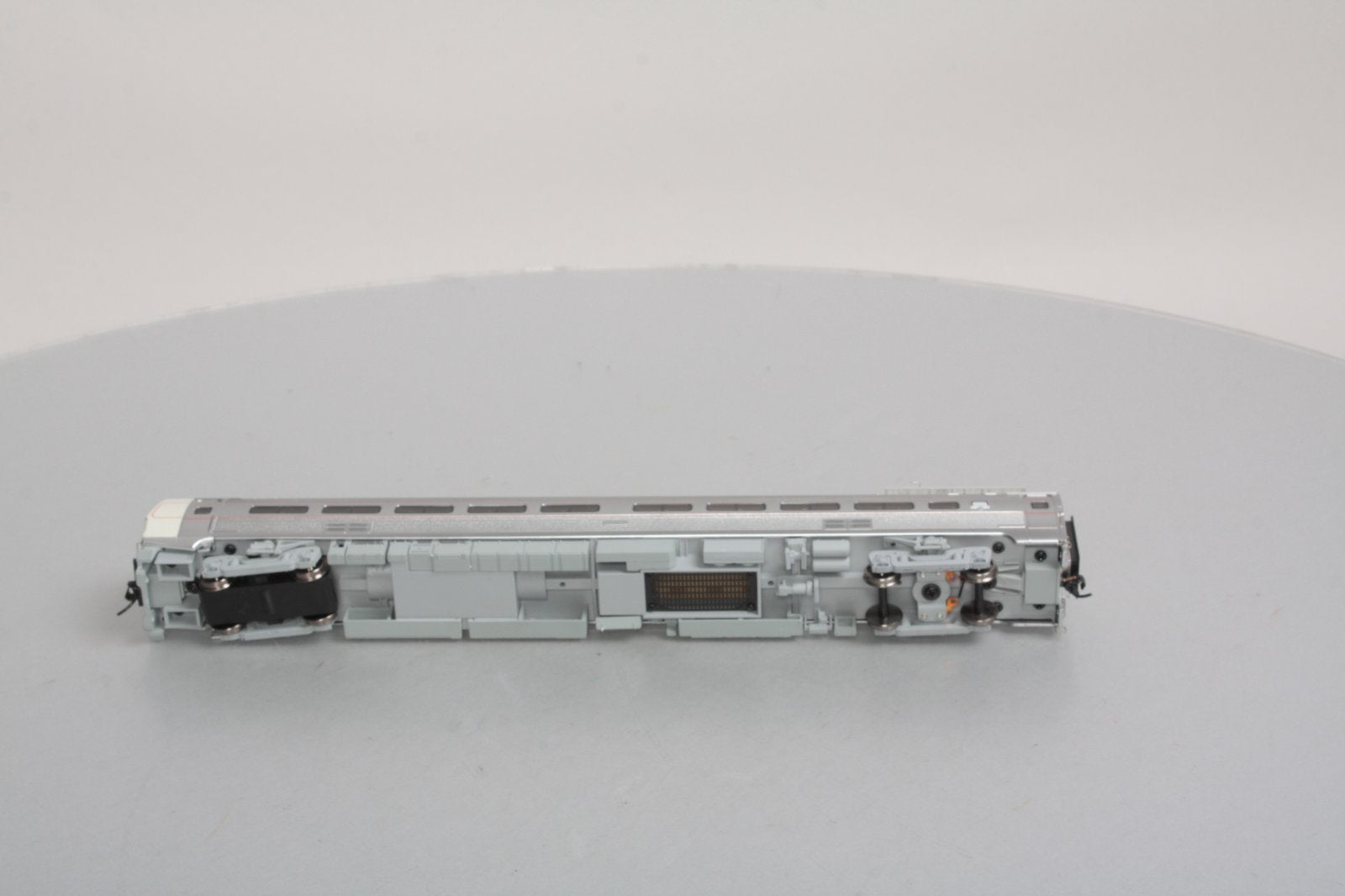 Walthers 920-13843 HO Pennsylvania Budd Metroliner Electric Multiple Unit Coach