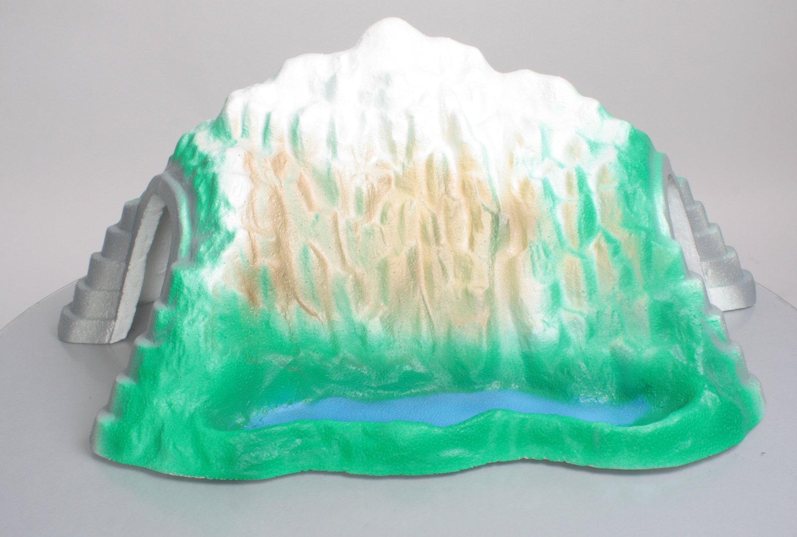 Life Like 1303 O Scale Curved Tunnel w/Lake