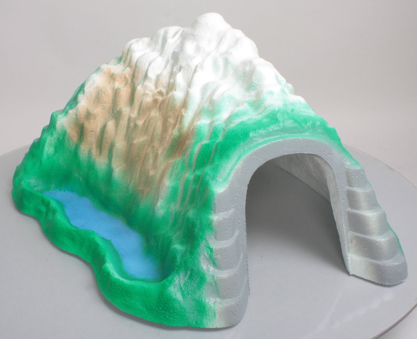 Life Like 1303 O Scale Curved Tunnel w/Lake