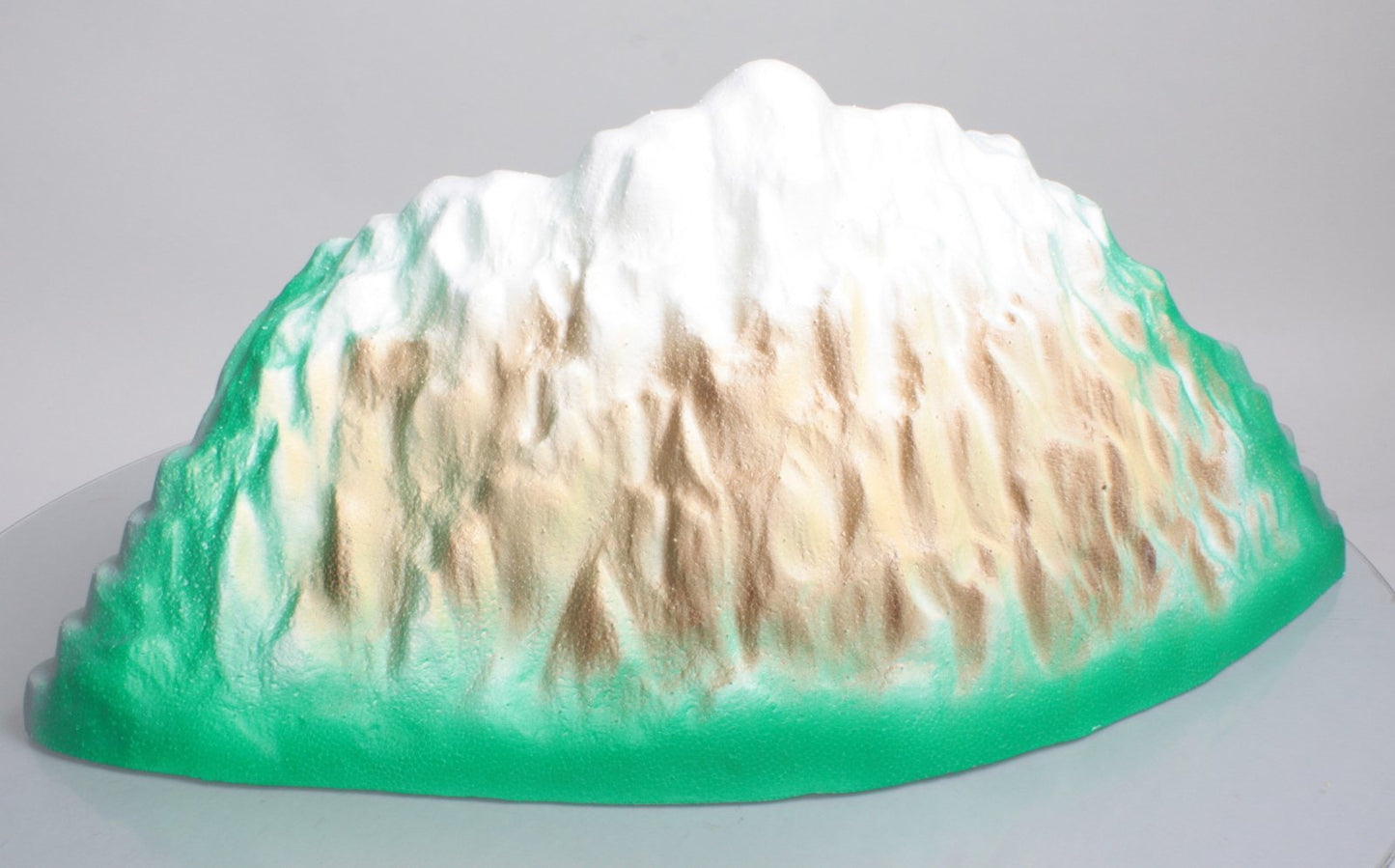 Life Like 1303 O Scale Curved Tunnel w/Lake