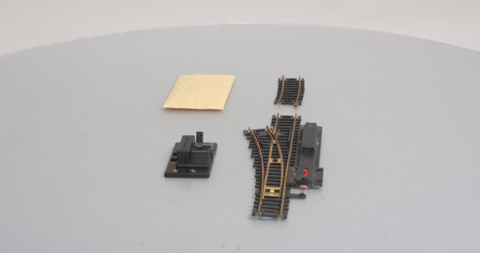 Tru-Scale 1762-495 HO Remote Left Hand Switch with Indicator Lights