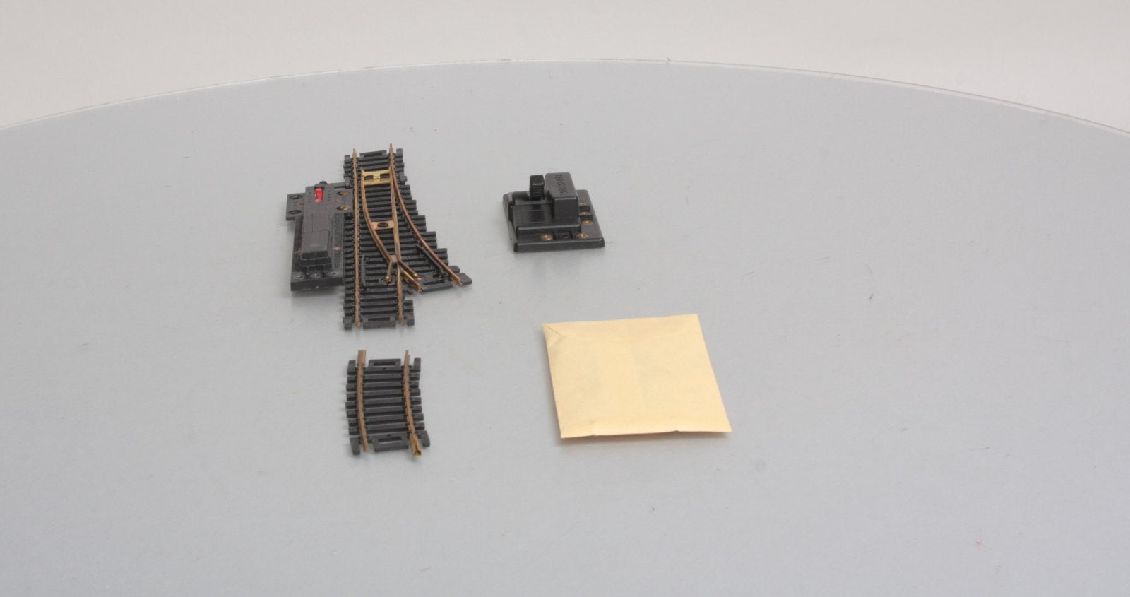 Tru-Scale 1762-495 HO Remote Left Hand Switch with Indicator Lights