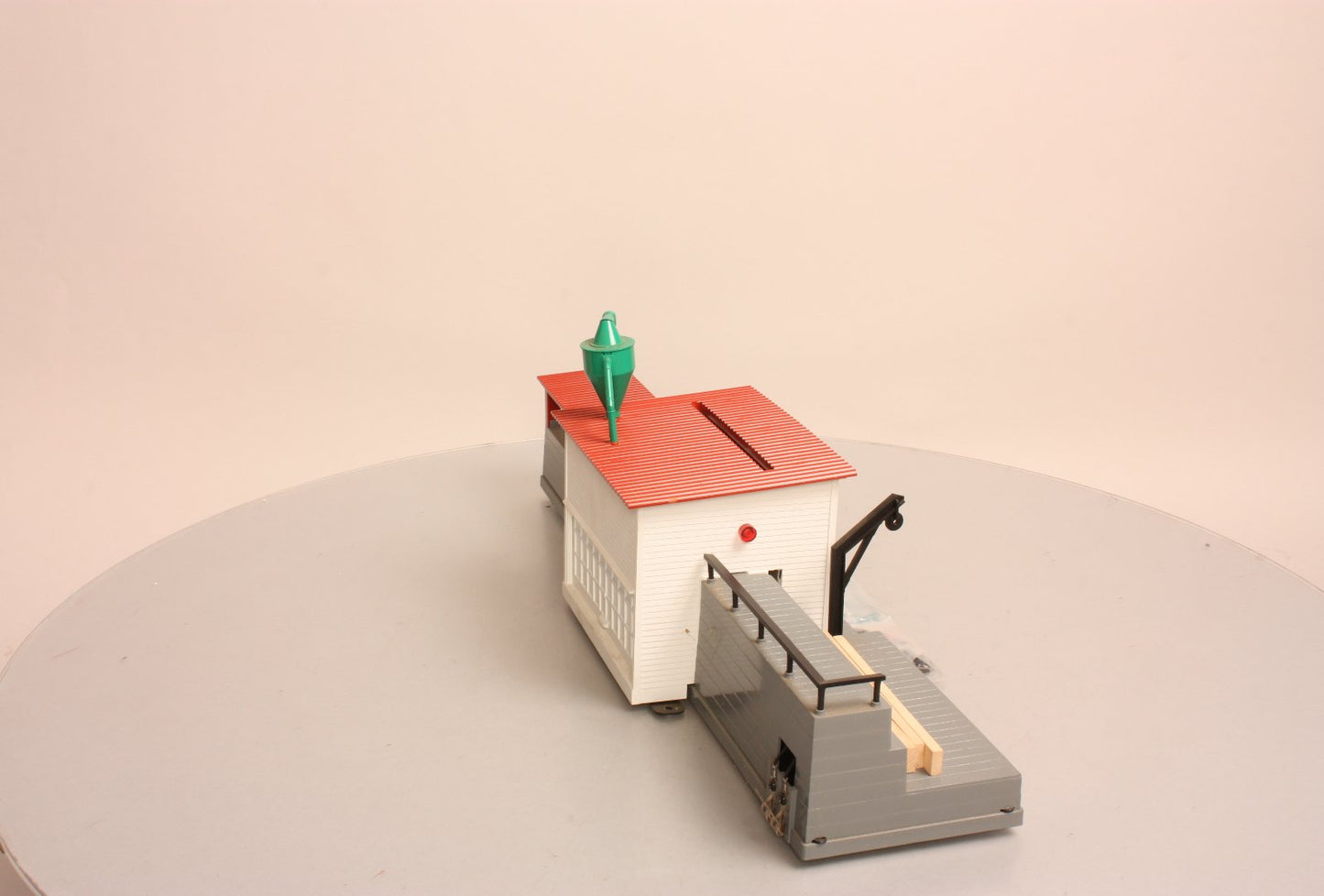 Lionel 6-37919 O Scale Operating Sawmill Accessory