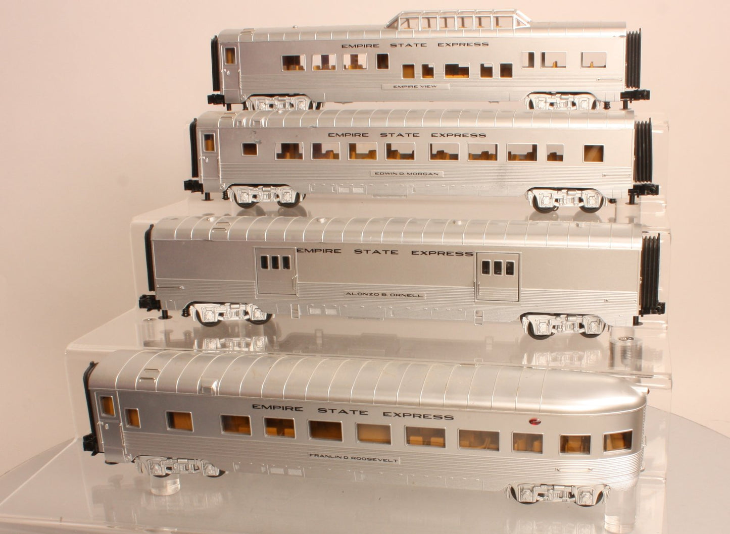 MTH 30-67422 O New York Central 60’ Streamlined ABS Passenger Car Set (Set of 4)