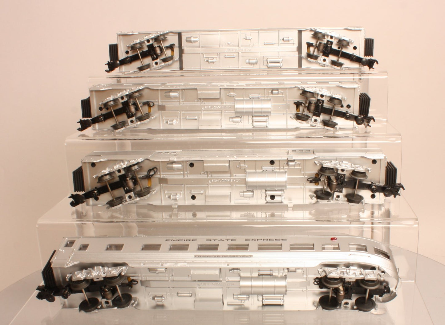 MTH 30-67422 O New York Central 60’ Streamlined ABS Passenger Car Set (Set of 4)
