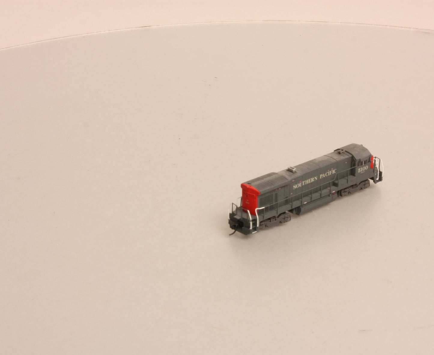 Atlas 49724 N Southern Pacific B23-7 Diesel Locomotive Standard DC #5100
