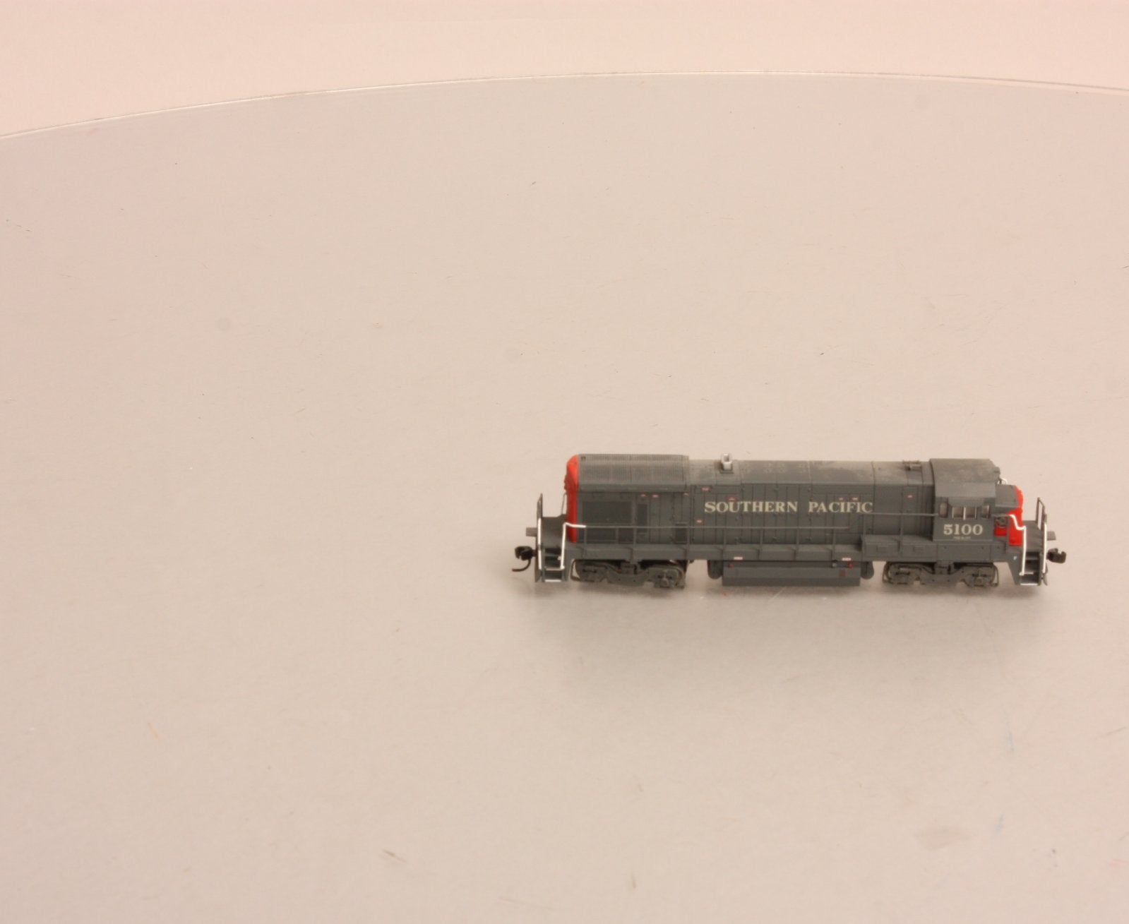 Atlas 49724 N Southern Pacific B23-7 Diesel Locomotive Standard DC #5100