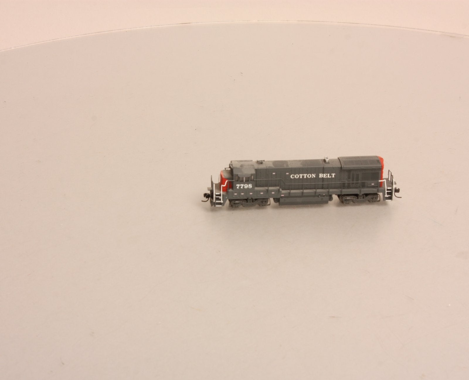Atlas 49911 N Cotton Belt B30-7 Diesel Locomotive Standard DC #7798