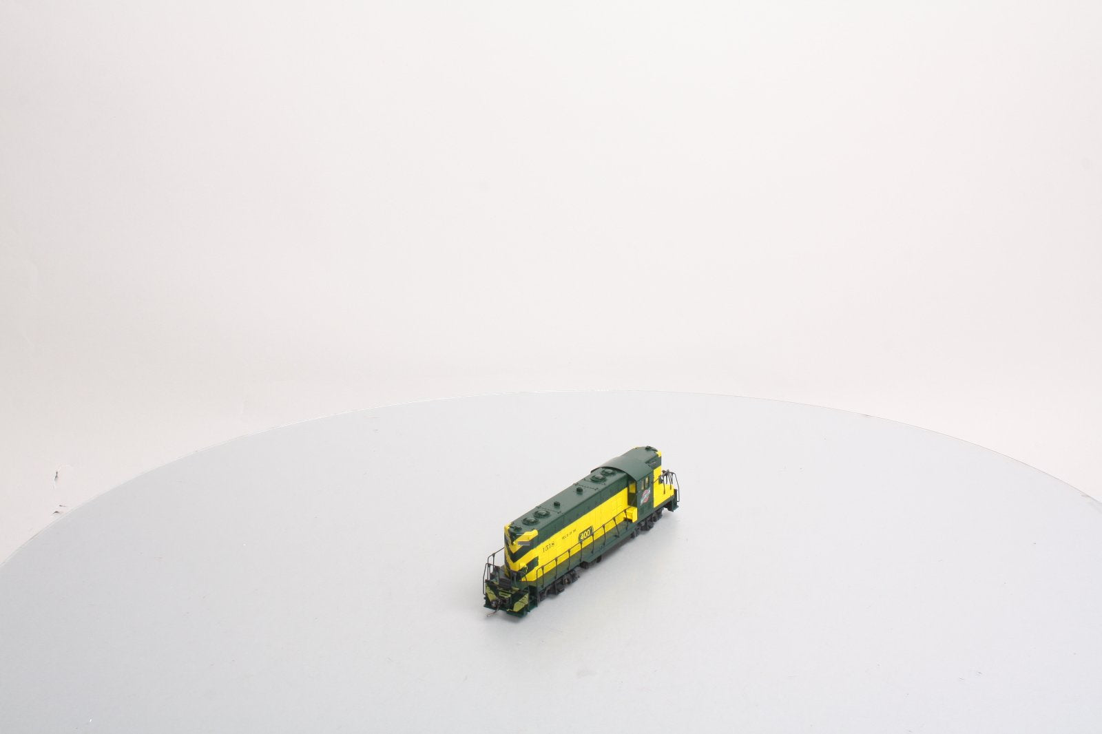Atlas 8230 C&NW #1518 GP-7 Diesel w/ DCC & Light – Trainz