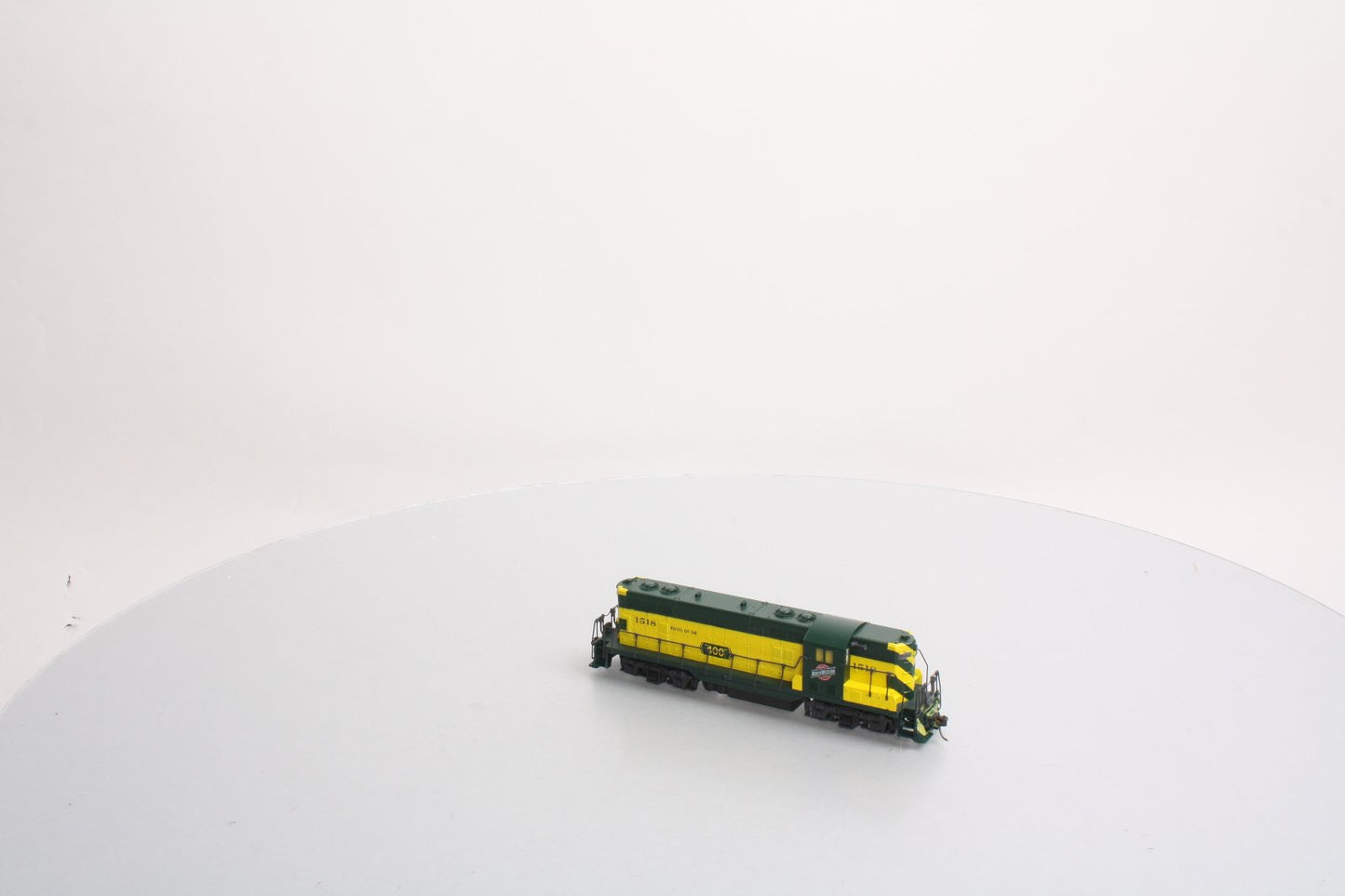 Atlas 8230 C&NW #1518 GP-7 Diesel w/ DCC & Light