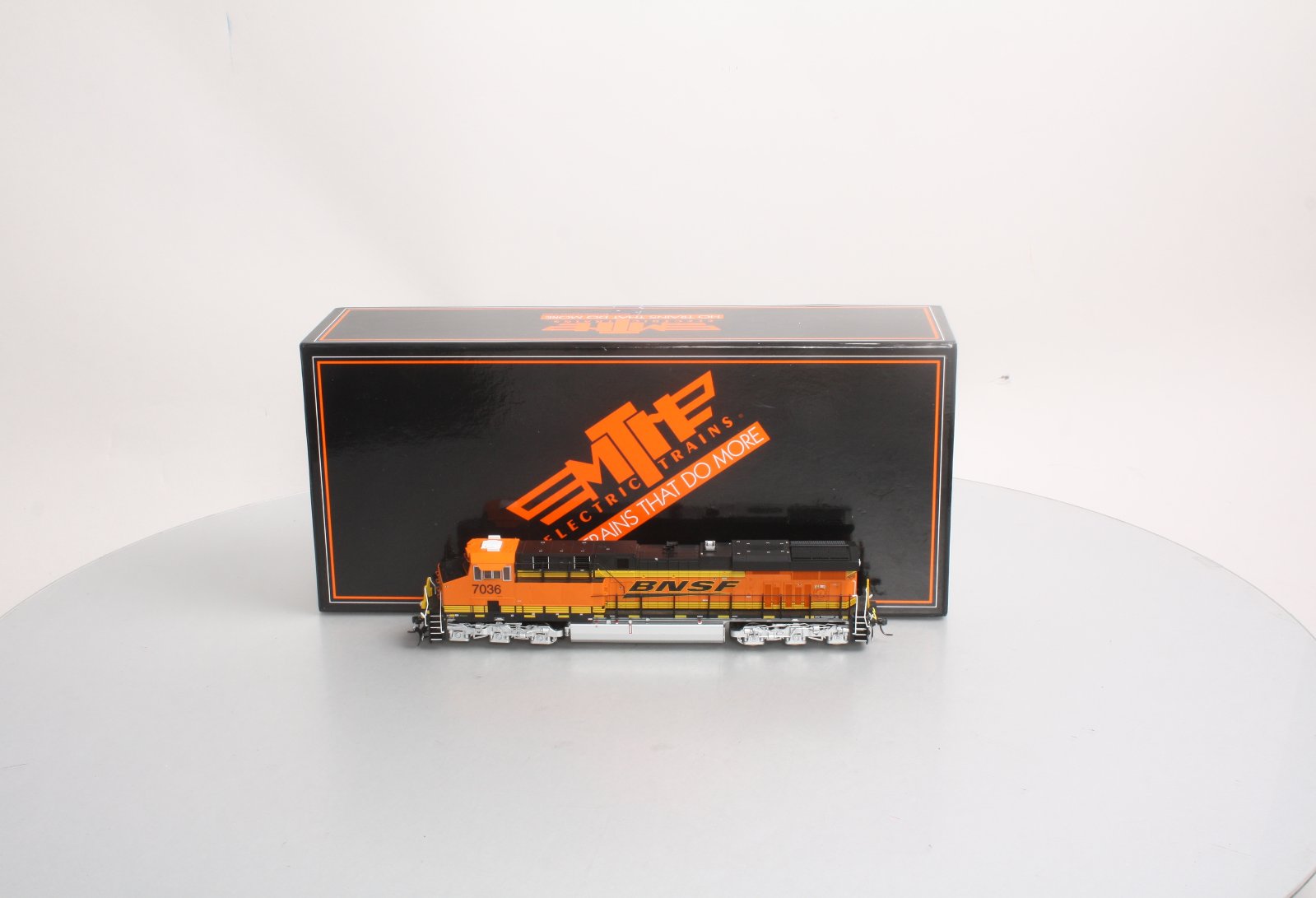 MTH 80-2329-0 HO BNSF Railway GE ES44AC - Standard DC #7036