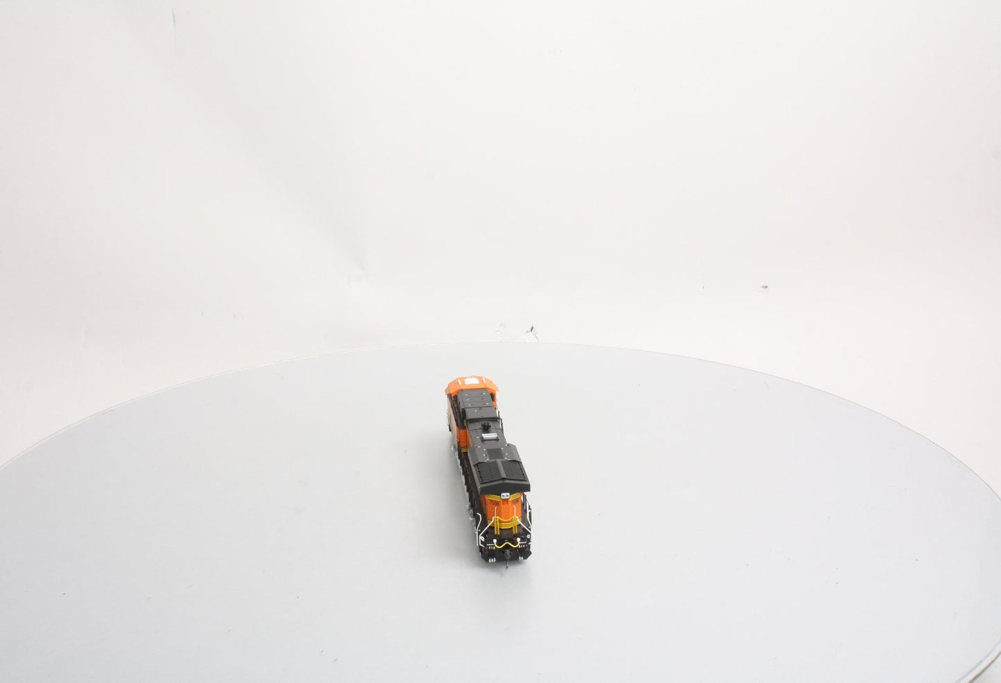 MTH 80-2329-0 HO BNSF Railway GE ES44AC - Standard DC #7036