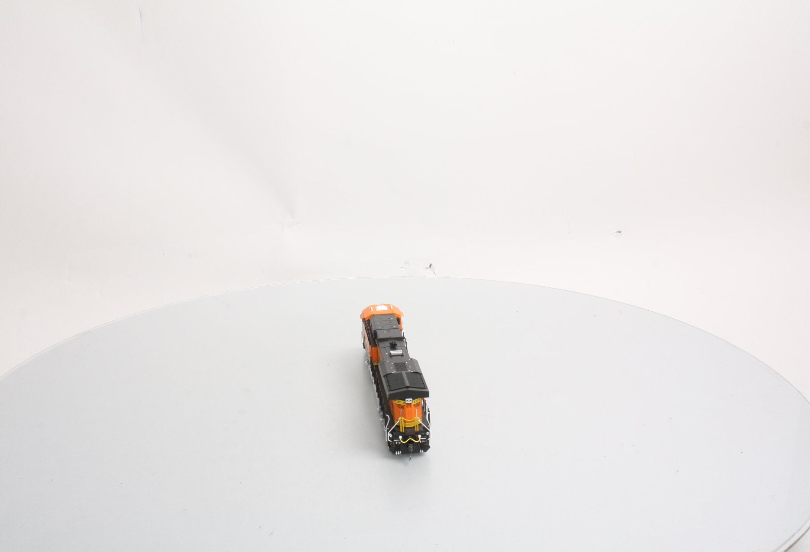MTH 80-2329-0 HO BNSF Railway GE ES44AC - Standard DC #7036