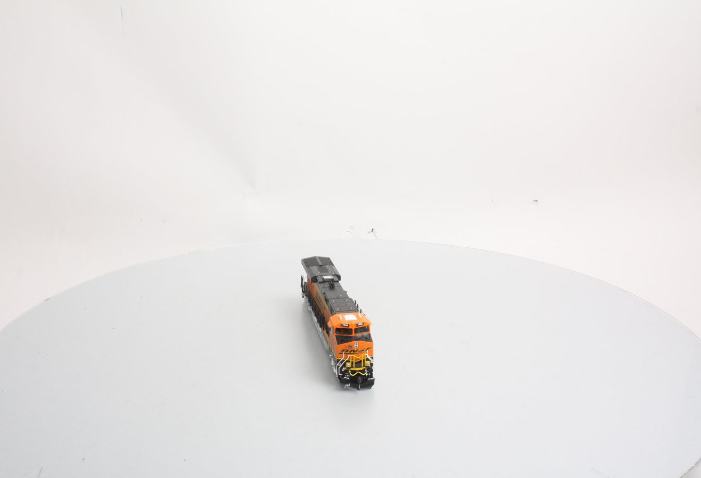 MTH 80-2329-0 HO BNSF Railway GE ES44AC - Standard DC #7036