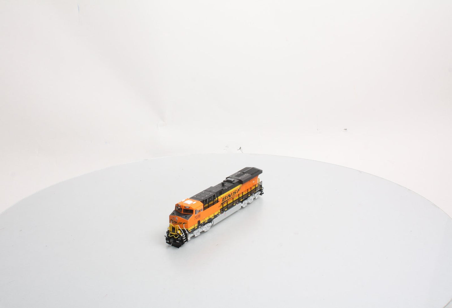 MTH 80-2329-0 HO BNSF Railway GE ES44AC - Standard DC #7036