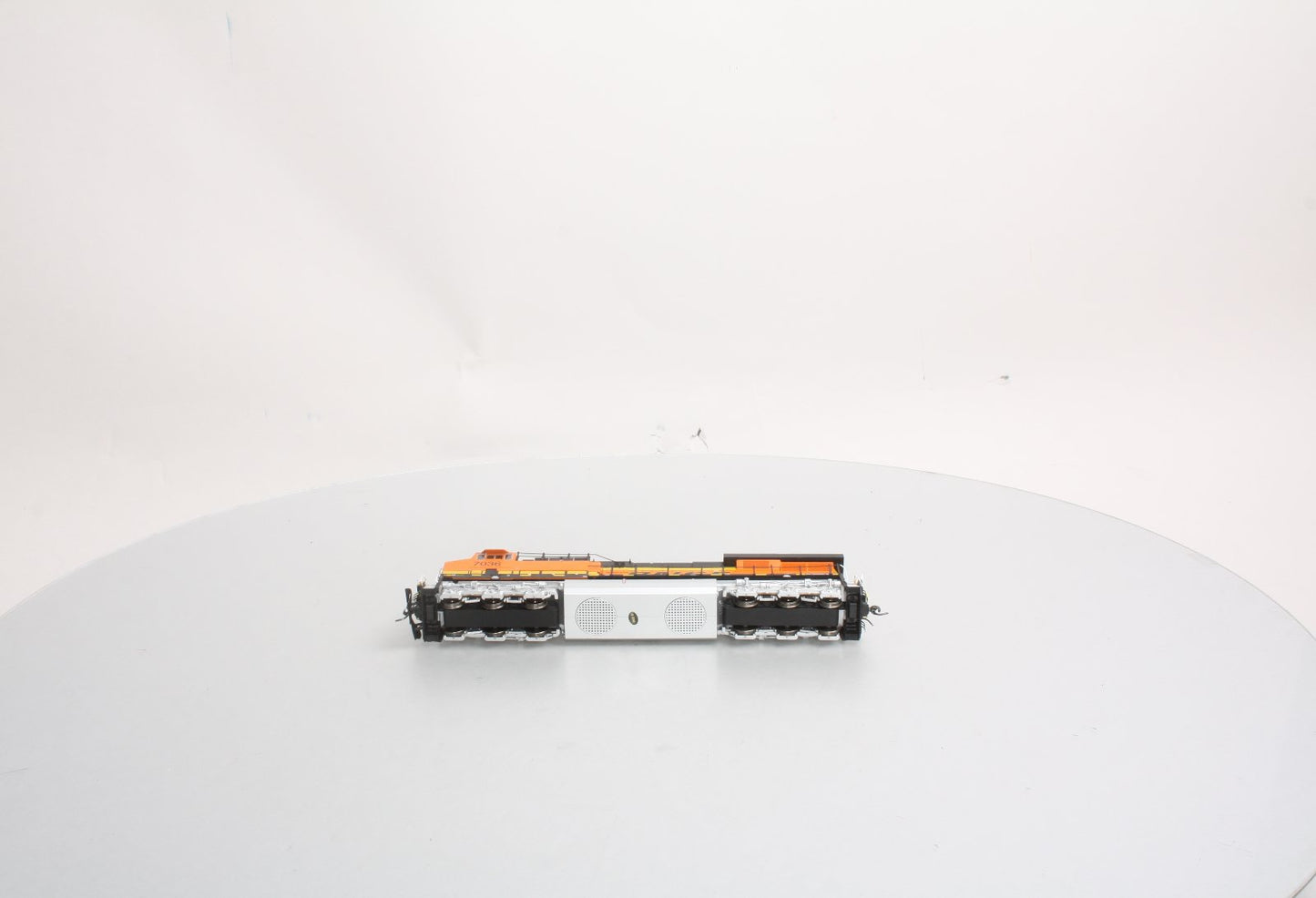 MTH 80-2329-0 HO BNSF Railway GE ES44AC - Standard DC #7036