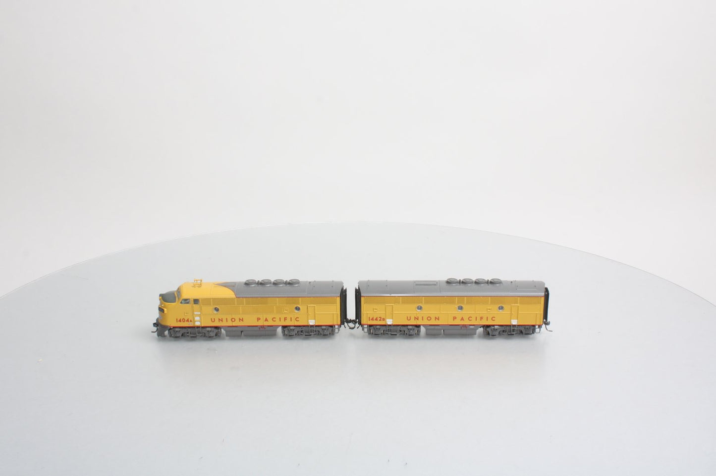MTH 80-2188-0 HO UP F-3 A/B Diesel Locomotive Set - DCC Ready (Set of 2)