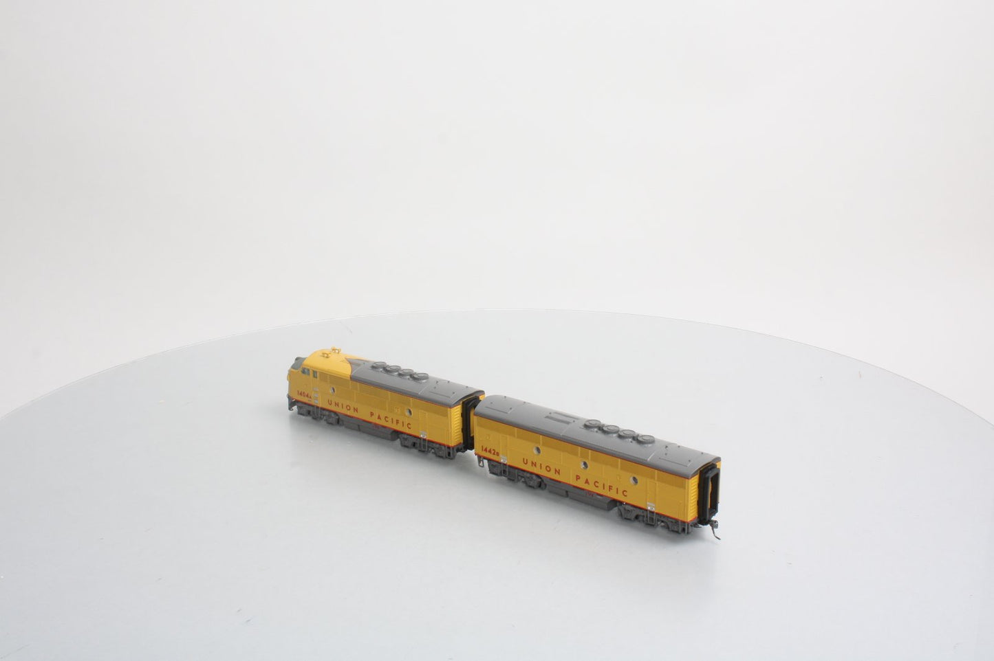 MTH 80-2188-0 HO UP F-3 A/B Diesel Locomotive Set - DCC Ready (Set of 2)