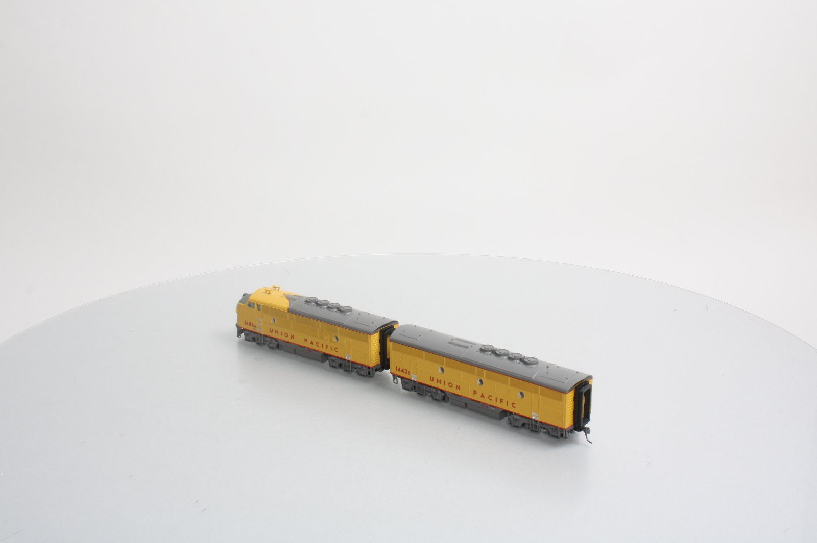 MTH 80-2188-0 HO UP F-3 A/B Diesel Locomotive Set - DCC Ready (Set of 2)