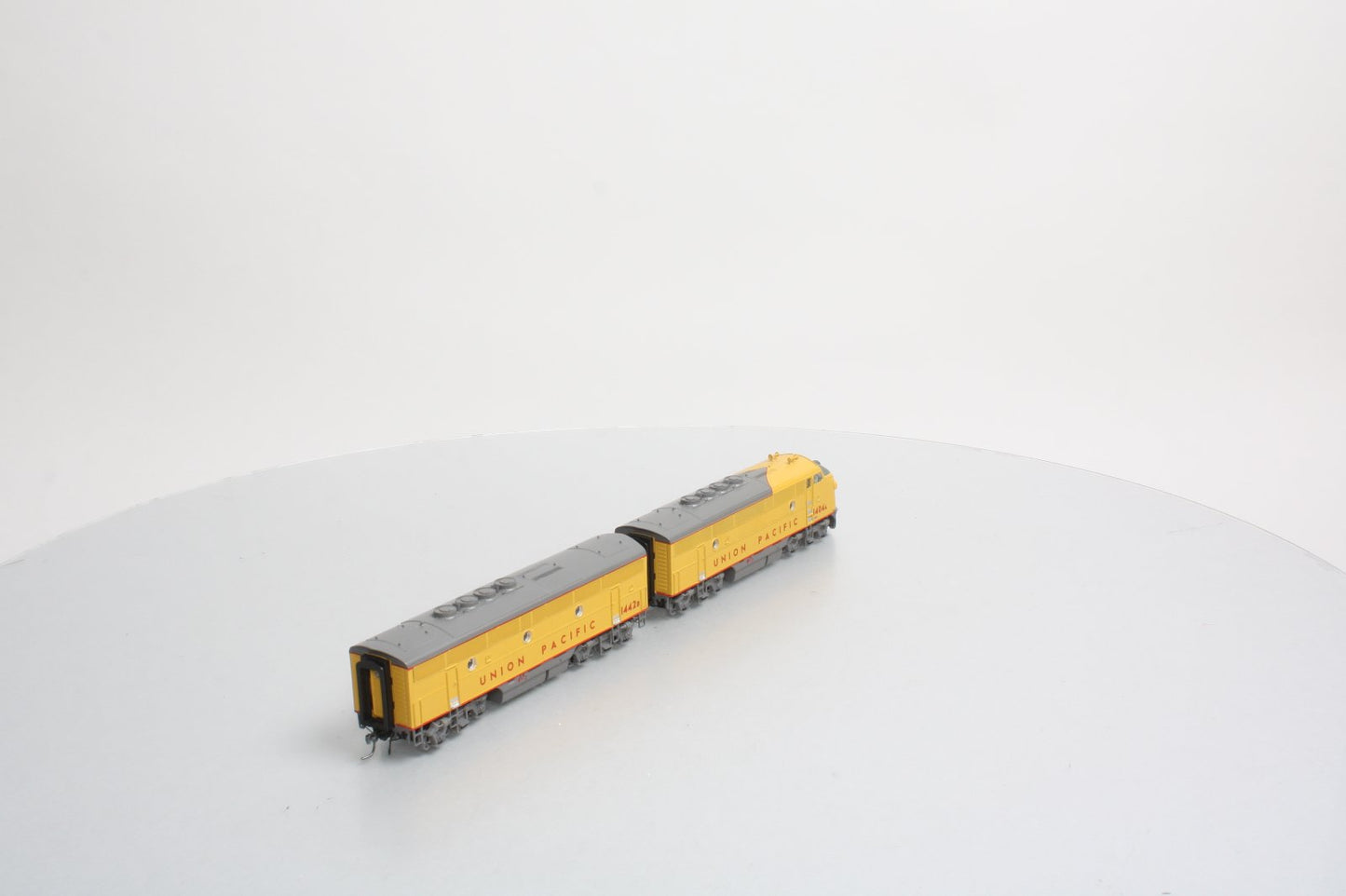 MTH 80-2188-0 HO UP F-3 A/B Diesel Locomotive Set - DCC Ready (Set of 2)