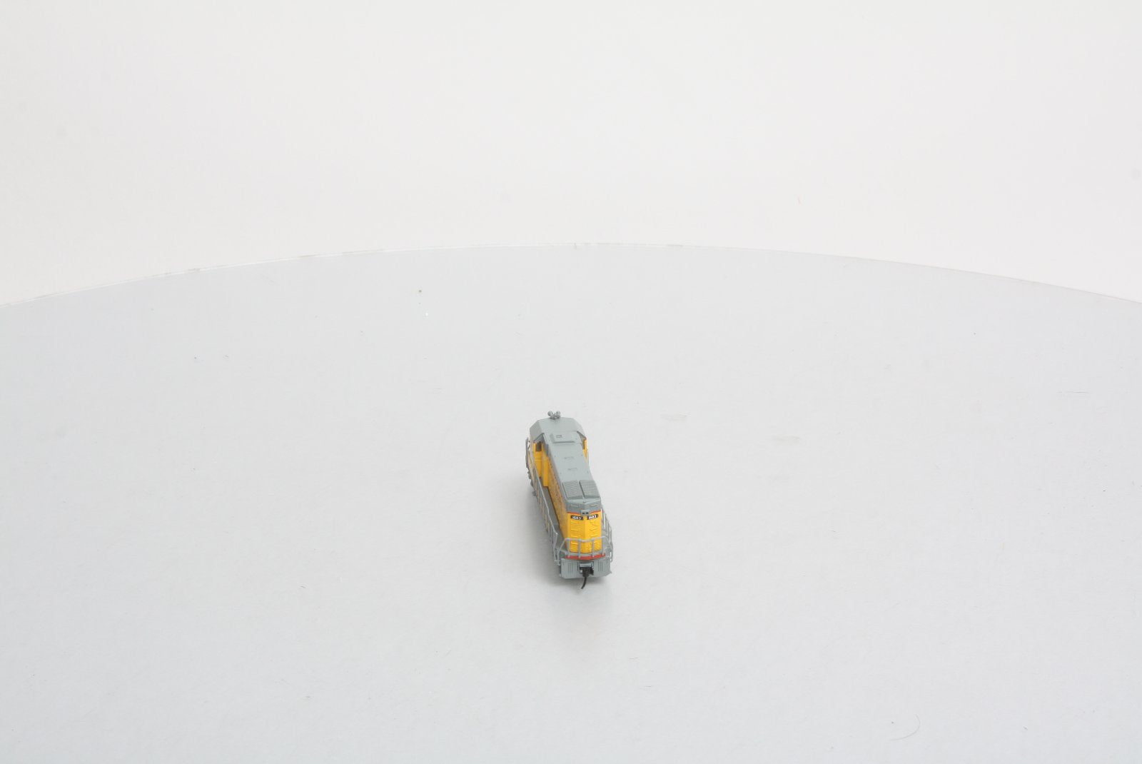 Atlas 52608 N Scale Union Pacific GP15-1 Diesel Locomotive #1683