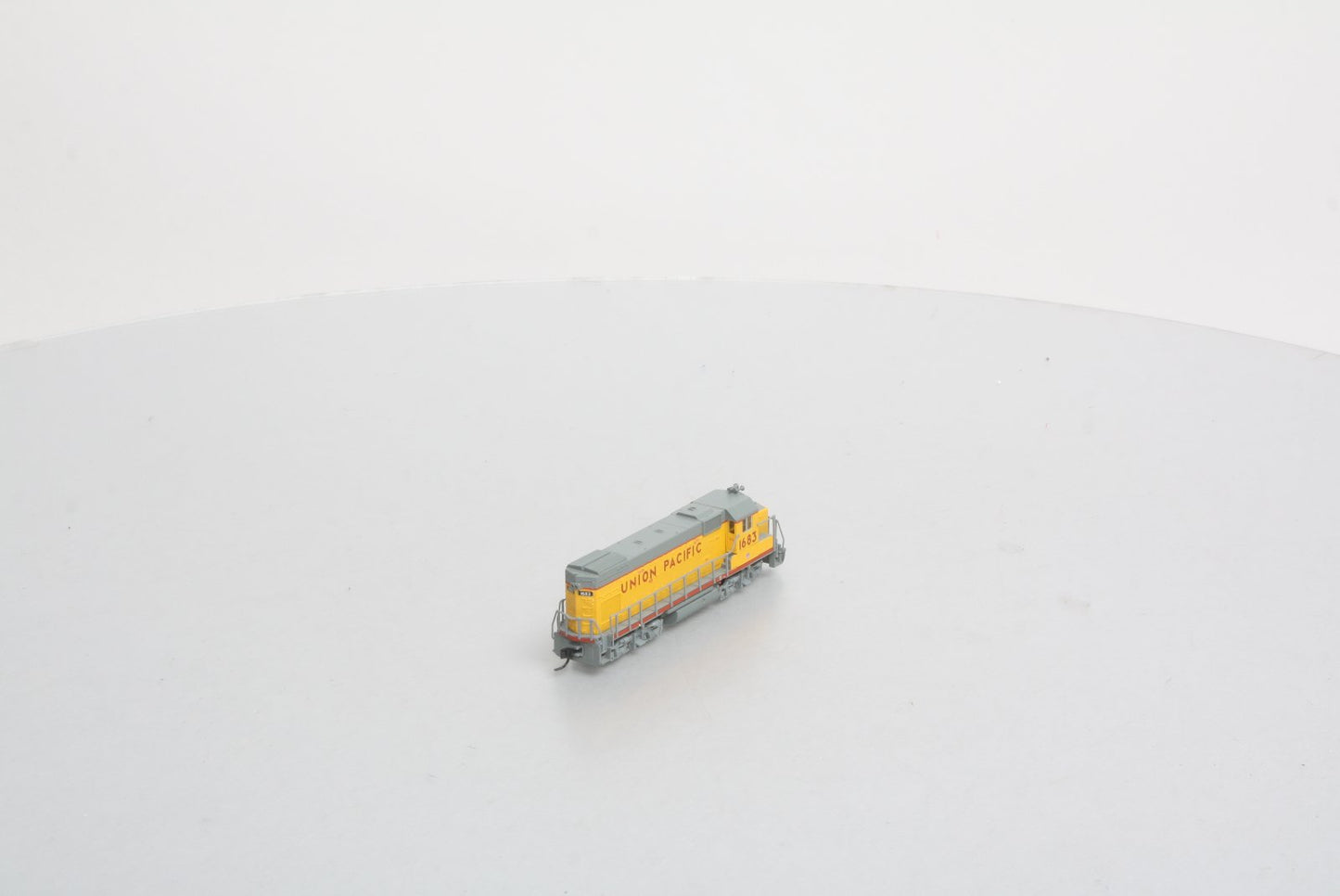 Atlas 52608 N Scale Union Pacific GP15-1 Diesel Locomotive #1683