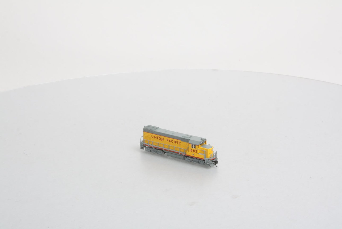 Atlas 52608 N Scale Union Pacific GP15-1 Diesel Locomotive #1683