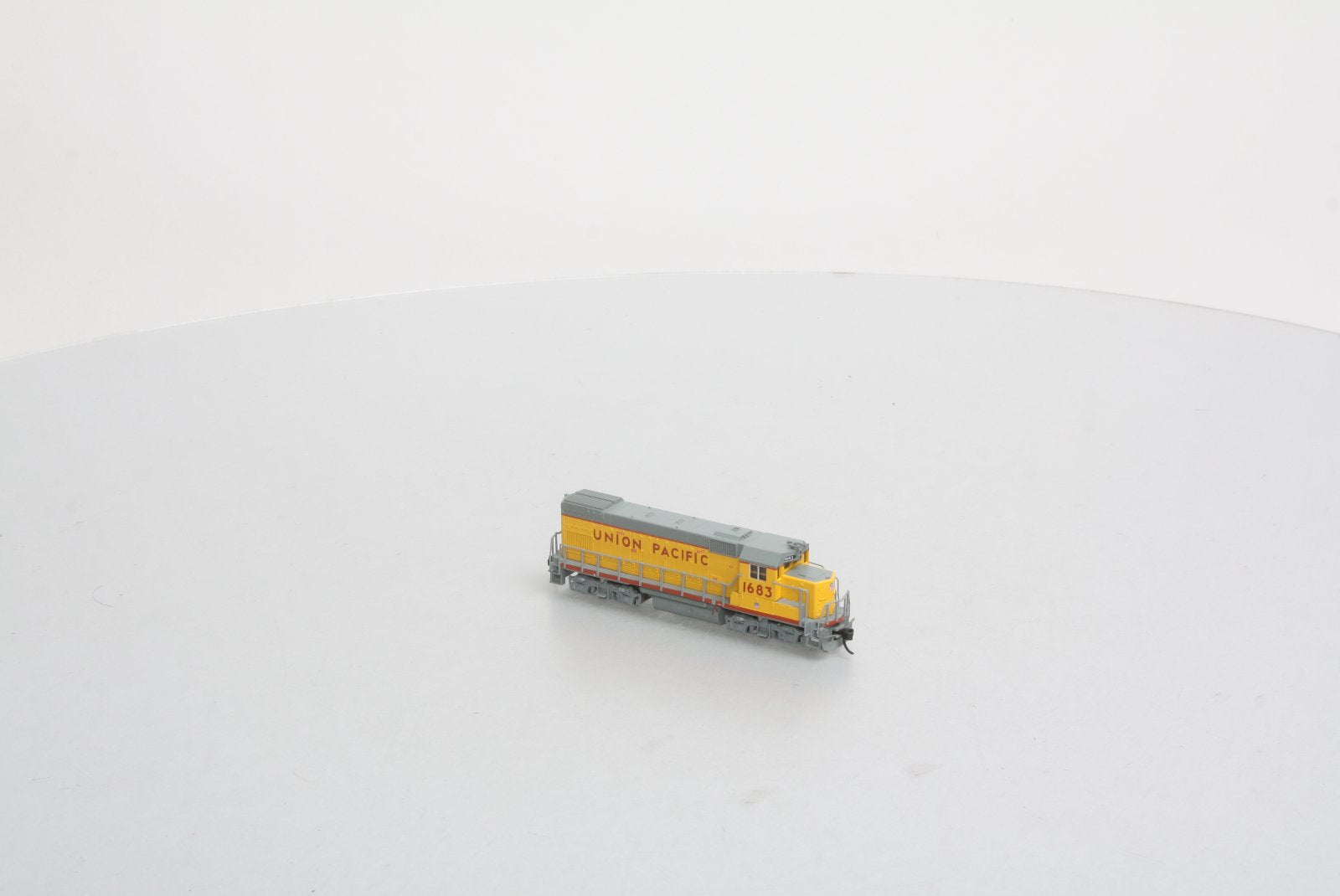 Atlas 52608 N Scale Union Pacific GP15-1 Diesel Locomotive #1683