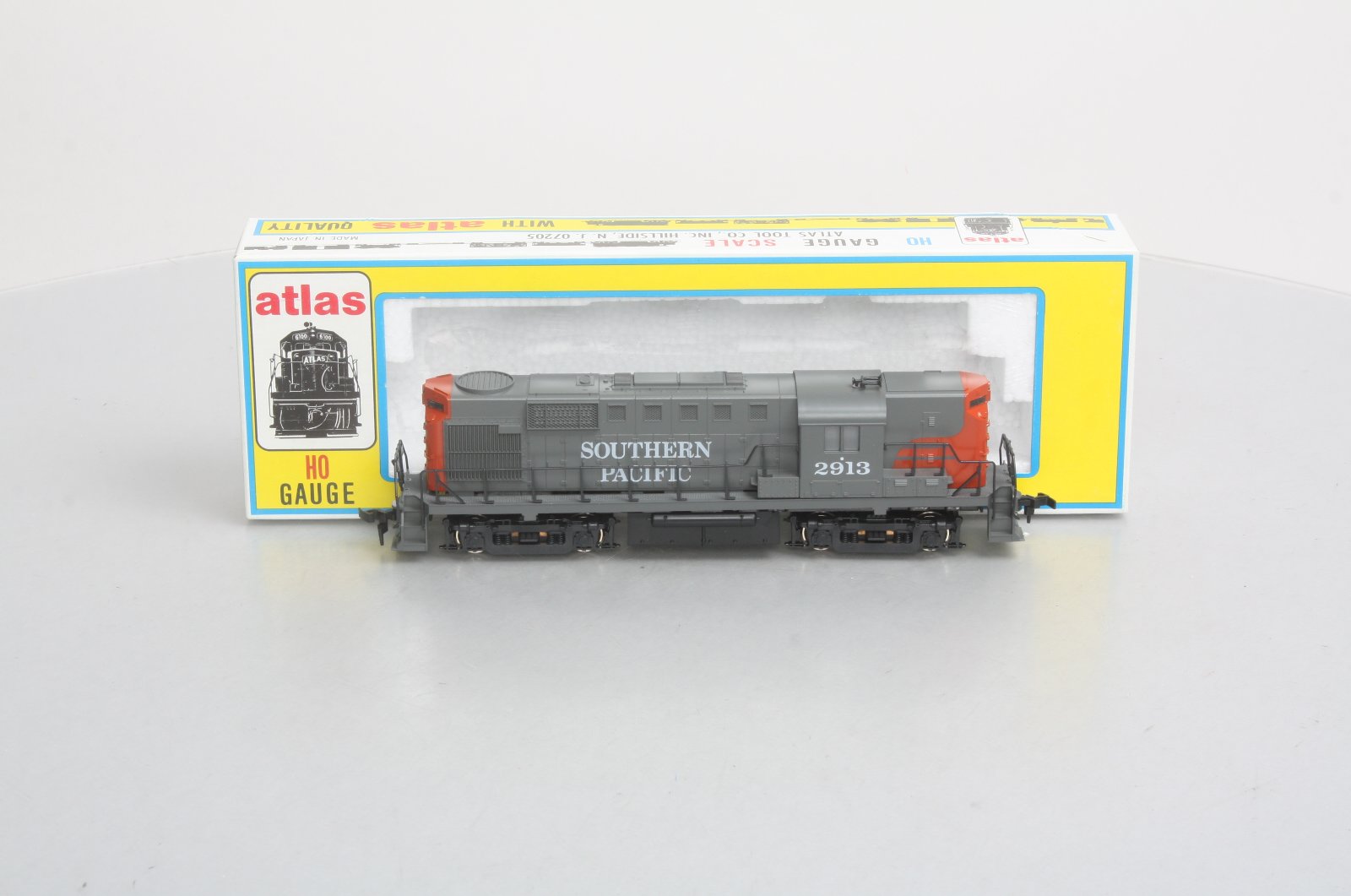 Atlas 7093 HO Scale Southern Pacific RS-11 Diesel Engine #2913