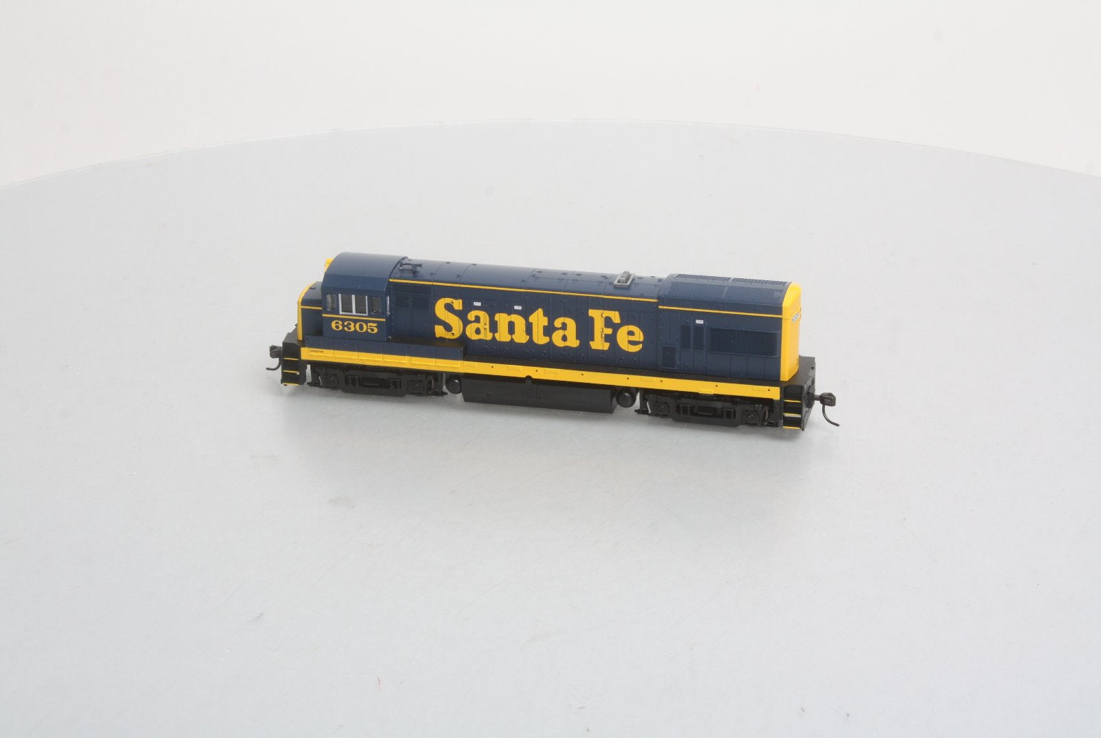 Atlas 8653 HO Scale AT&SF GE U23B Diesel Locomotive #6305 -DC