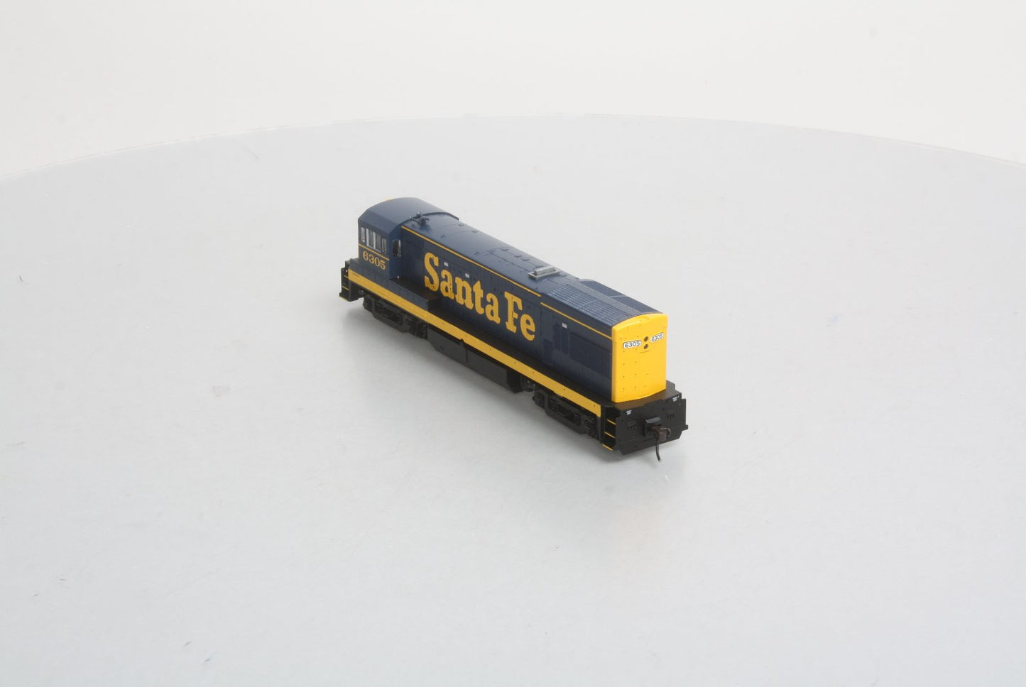Atlas 8653 HO Scale AT&SF GE U23B Diesel Locomotive #6305 -DC