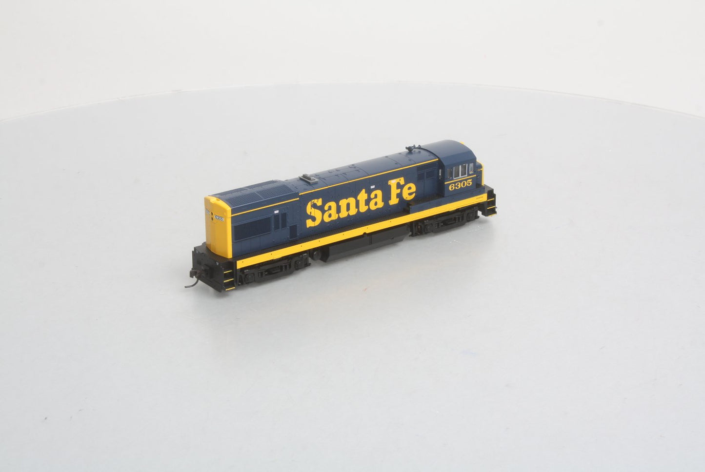 Atlas 8653 HO Scale AT&SF GE U23B Diesel Locomotive #6305 -DC