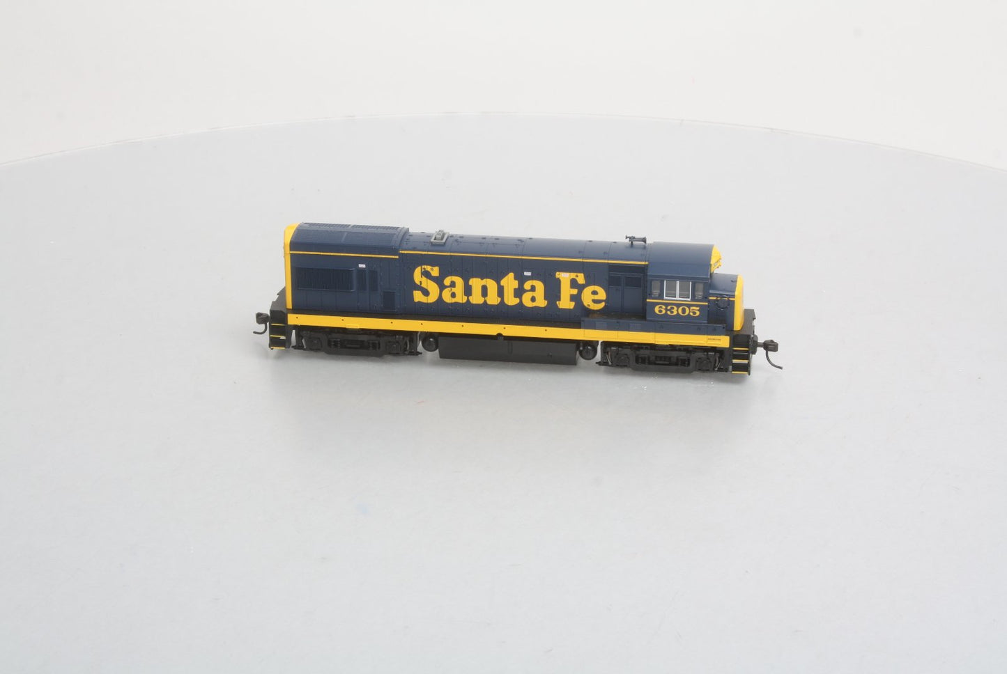 Atlas 8653 HO Scale AT&SF GE U23B Diesel Locomotive #6305 -DC