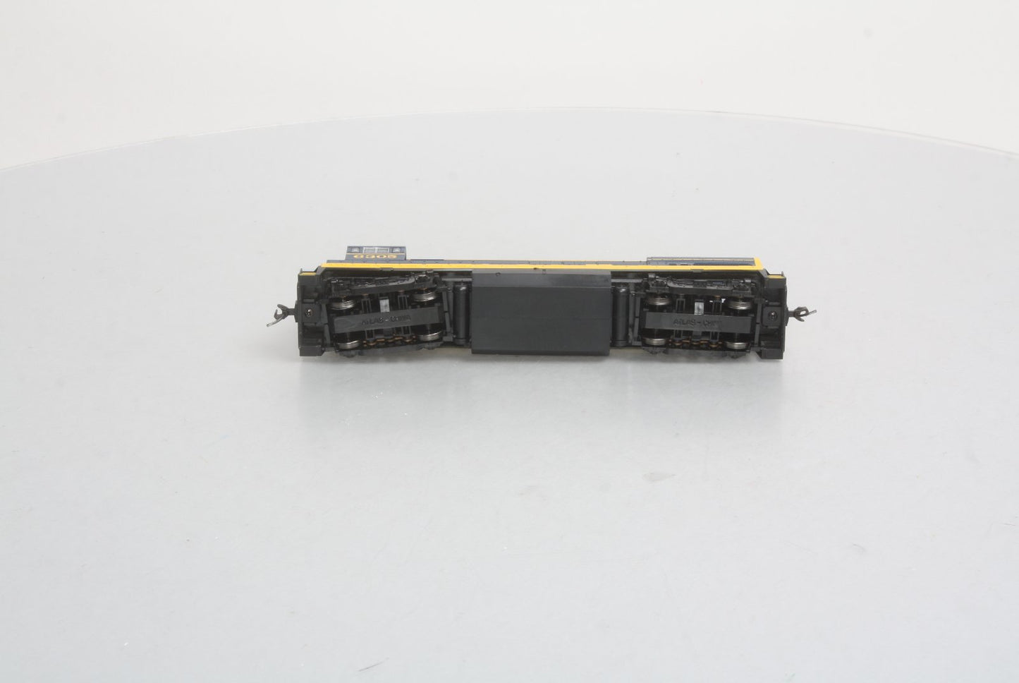 Atlas 8653 HO Scale AT&SF GE U23B Diesel Locomotive #6305 -DC