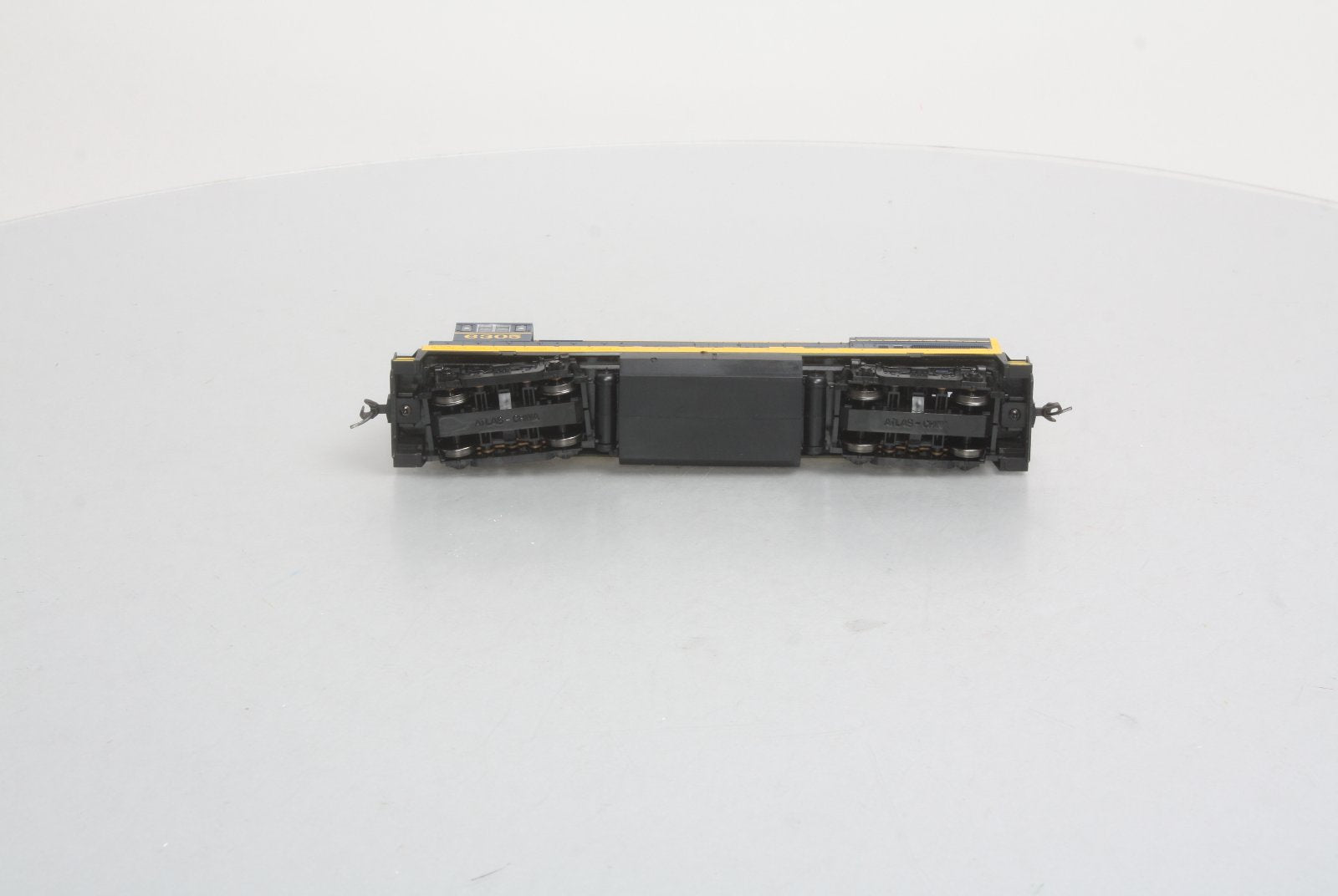 Atlas 8653 HO Scale AT&SF GE U23B Diesel Locomotive #6305 -DC