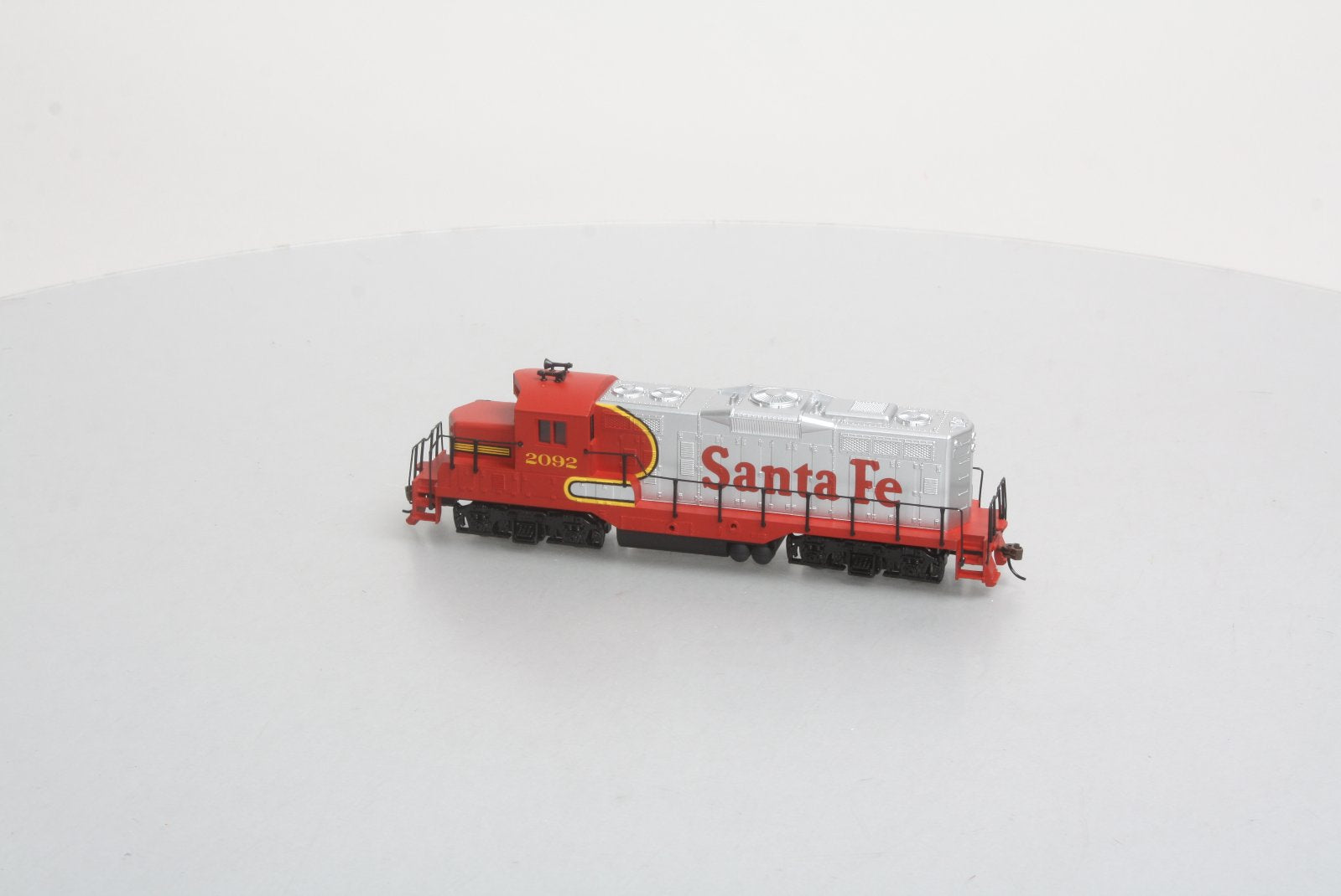 Walthers 931-113 HO Santa Fe EMD GP9M Diesel Locomotive Standard DC #2092