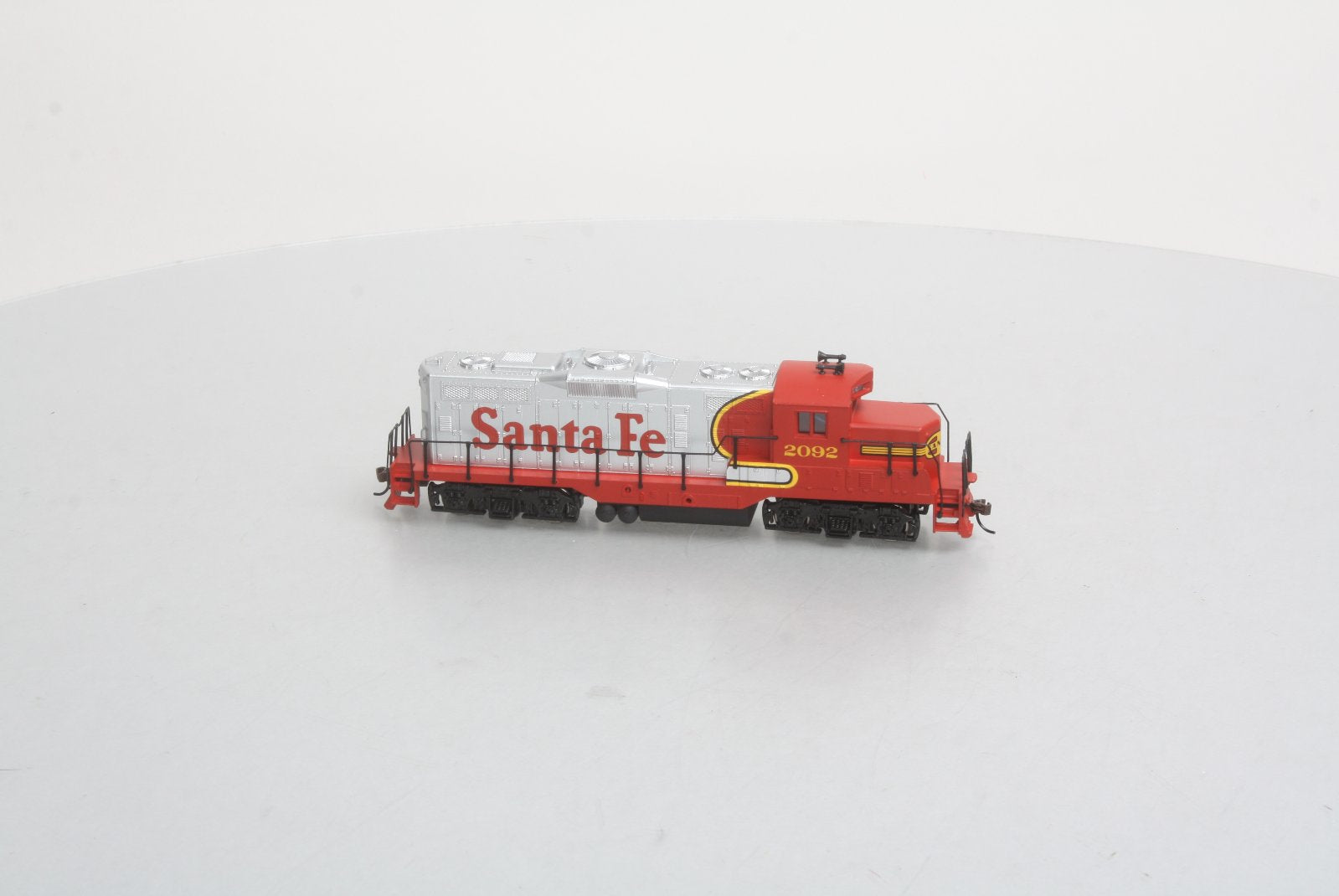 Walthers 931-113 HO Santa Fe EMD GP9M Diesel Locomotive Standard DC #2092