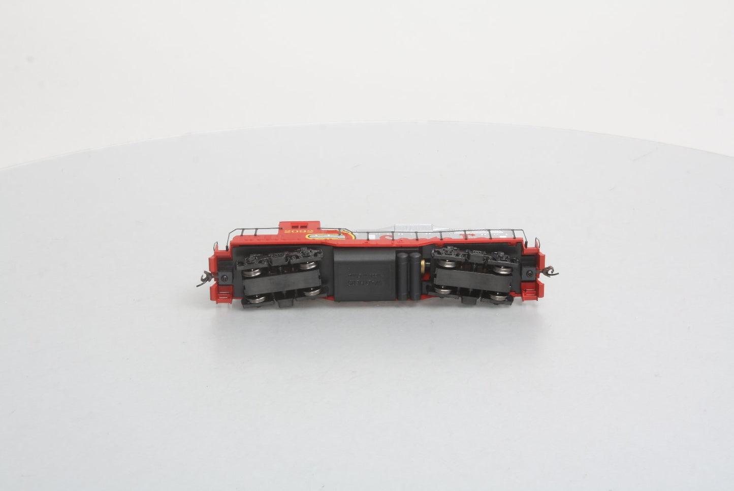 Walthers 931-113 HO Santa Fe EMD GP9M Diesel Locomotive Standard DC #2092