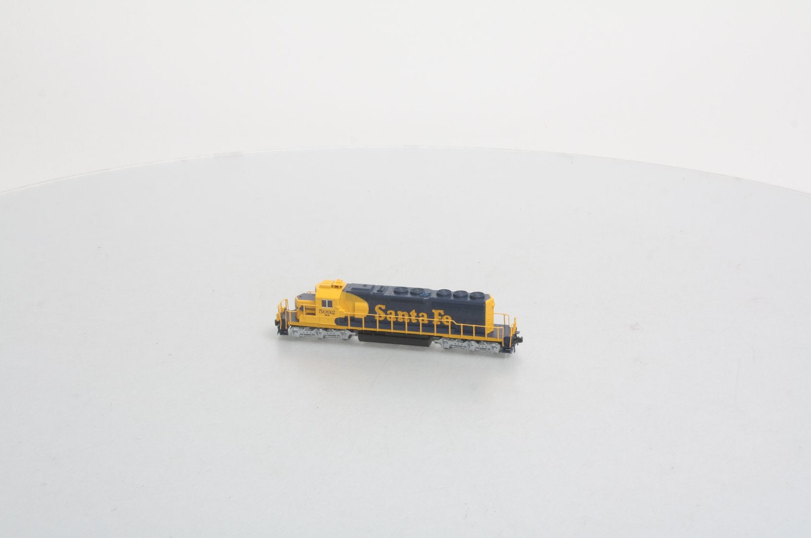 Kato 176-8202 Santa Fe SD40-2 Diesel Locomotive #5092