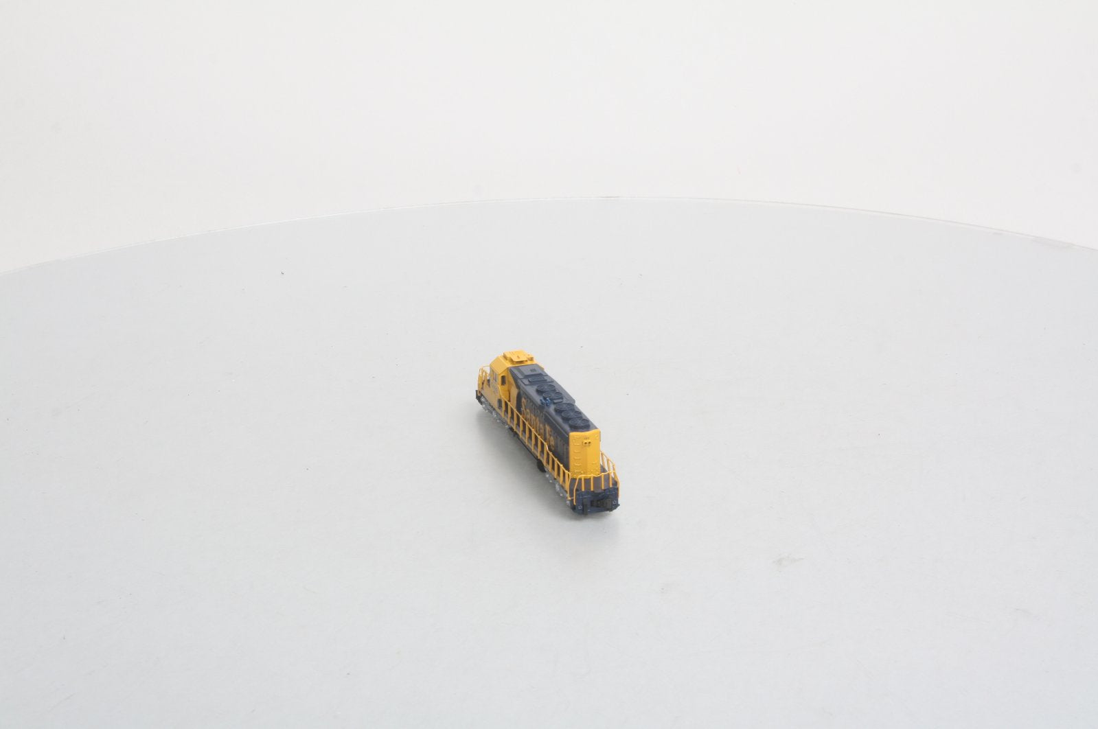 Kato 176-8202 Santa Fe SD40-2 Diesel Locomotive #5092