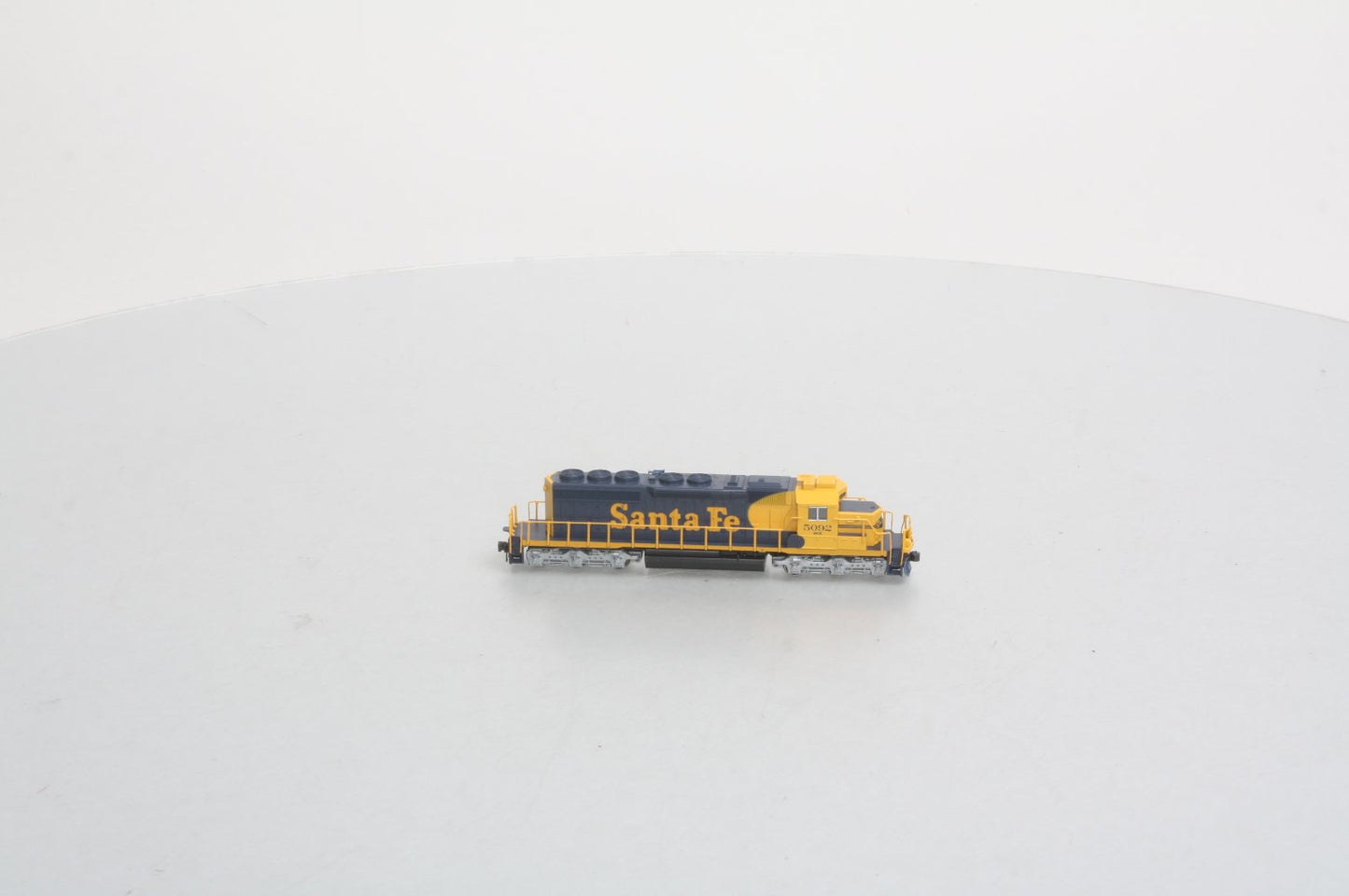 Kato 176-8202 Santa Fe SD40-2 Diesel Locomotive #5092