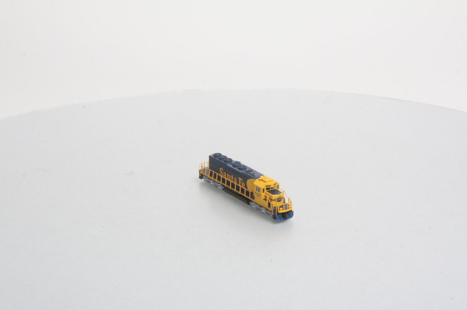 Kato 176-8202 Santa Fe SD40-2 Diesel Locomotive #5092