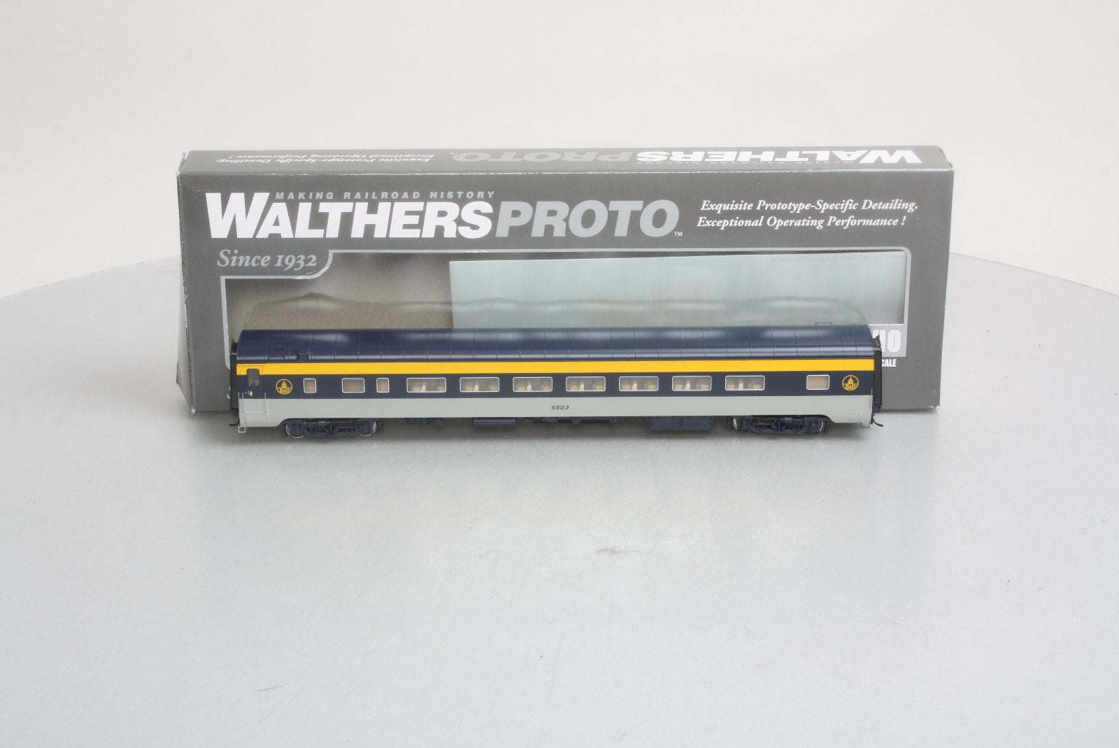 Walthers 920-15601 HO Baltimore & Ohio 85' Pullman-Standard 56-Seat Coach RTR