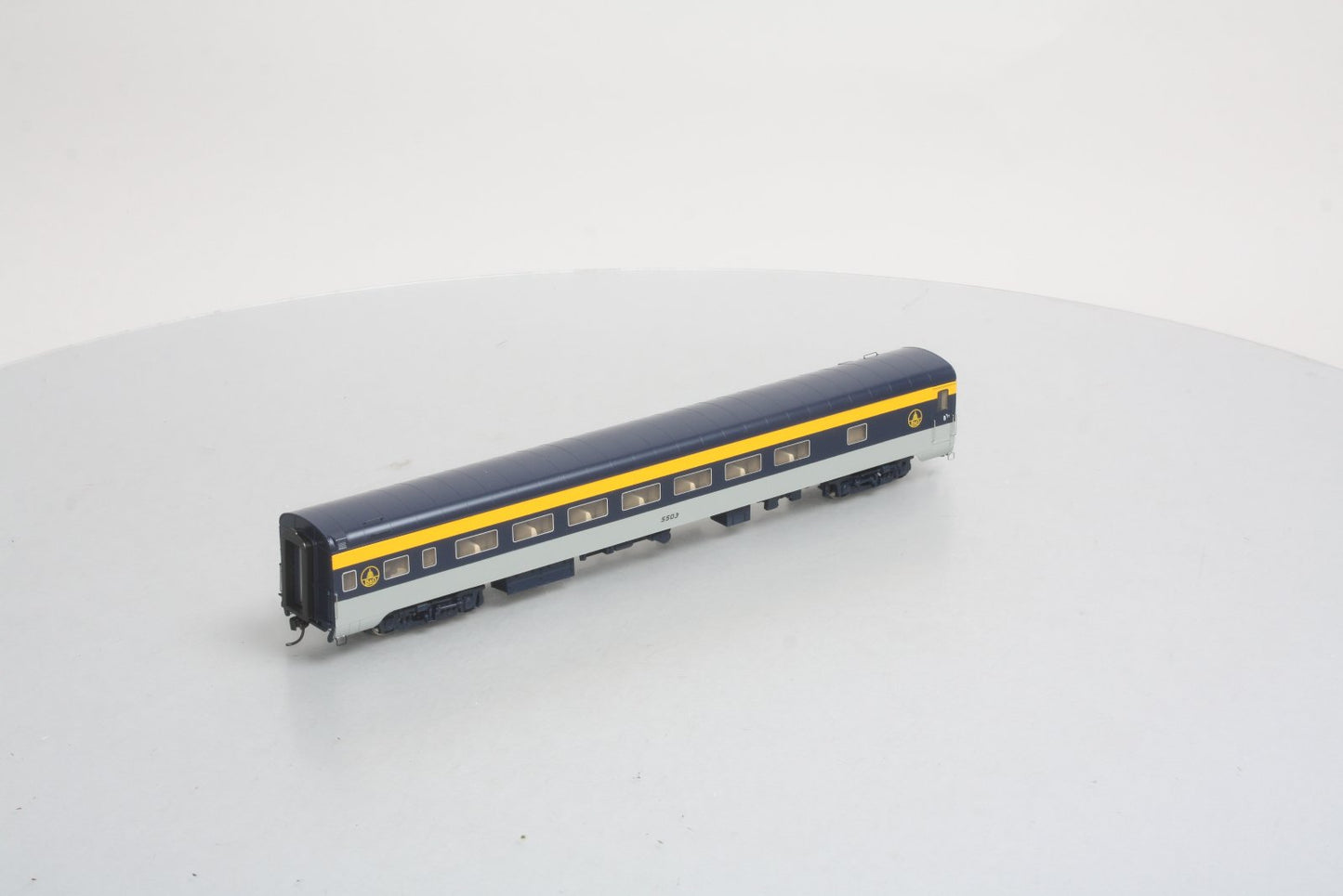 Walthers 920-15601 HO Baltimore & Ohio 85' Pullman-Standard 56-Seat Coach RTR