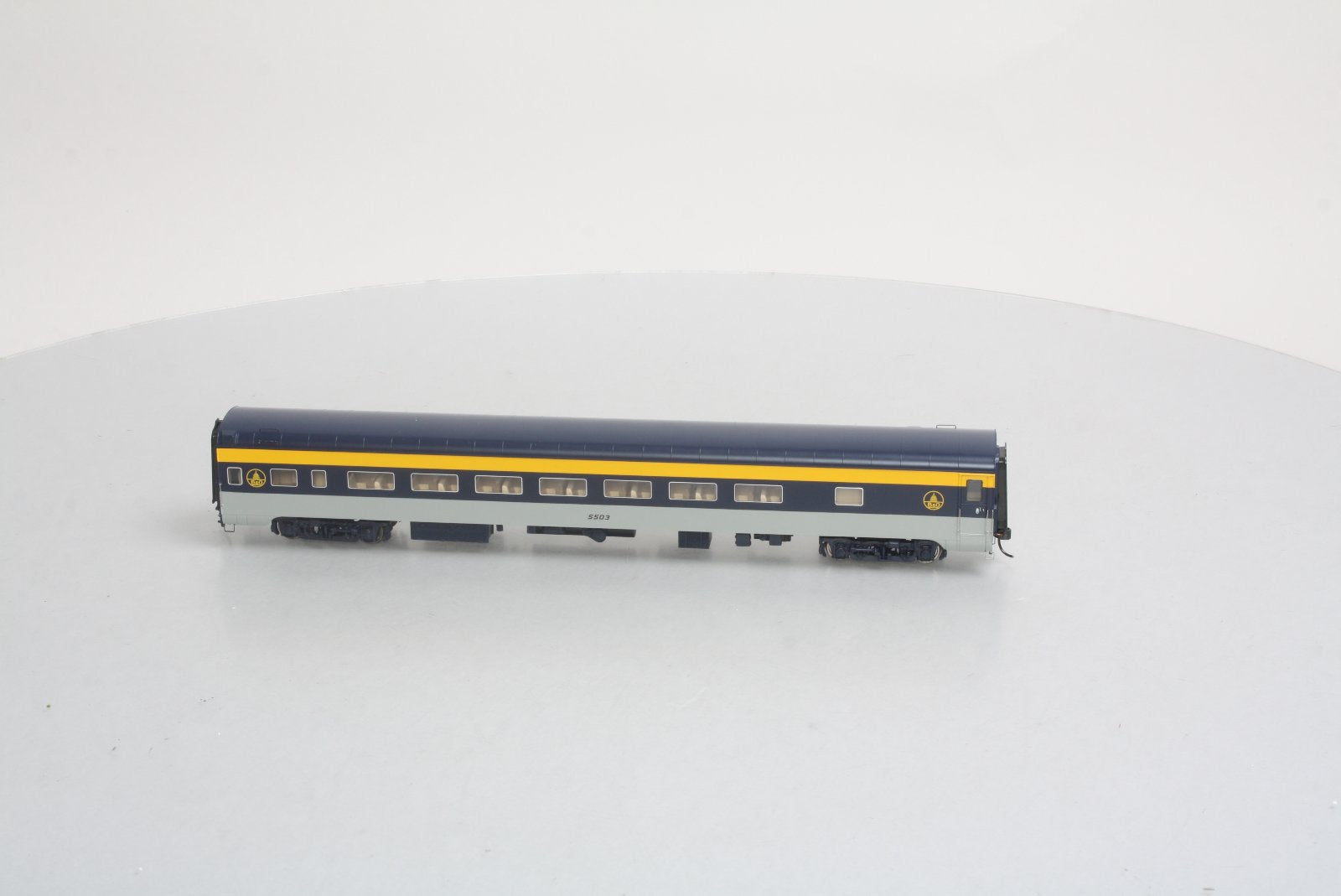 Walthers 920-15601 HO Baltimore & Ohio 85' Pullman-Standard 56-Seat Coach RTR