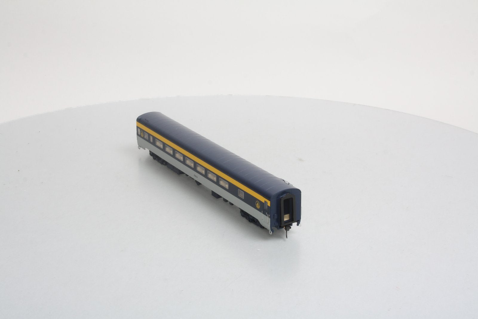 Walthers 920-15601 HO Baltimore & Ohio 85' Pullman-Standard 56-Seat Coach RTR