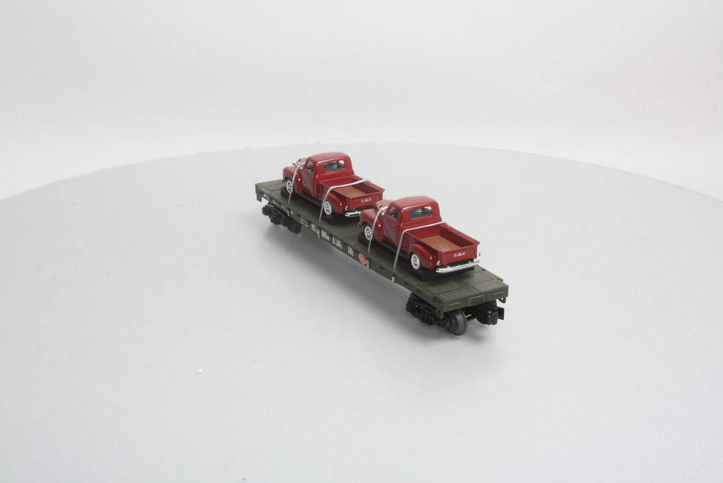 MTH 30-76496 O P&LE Flatcar w//'50 GMC Pickups